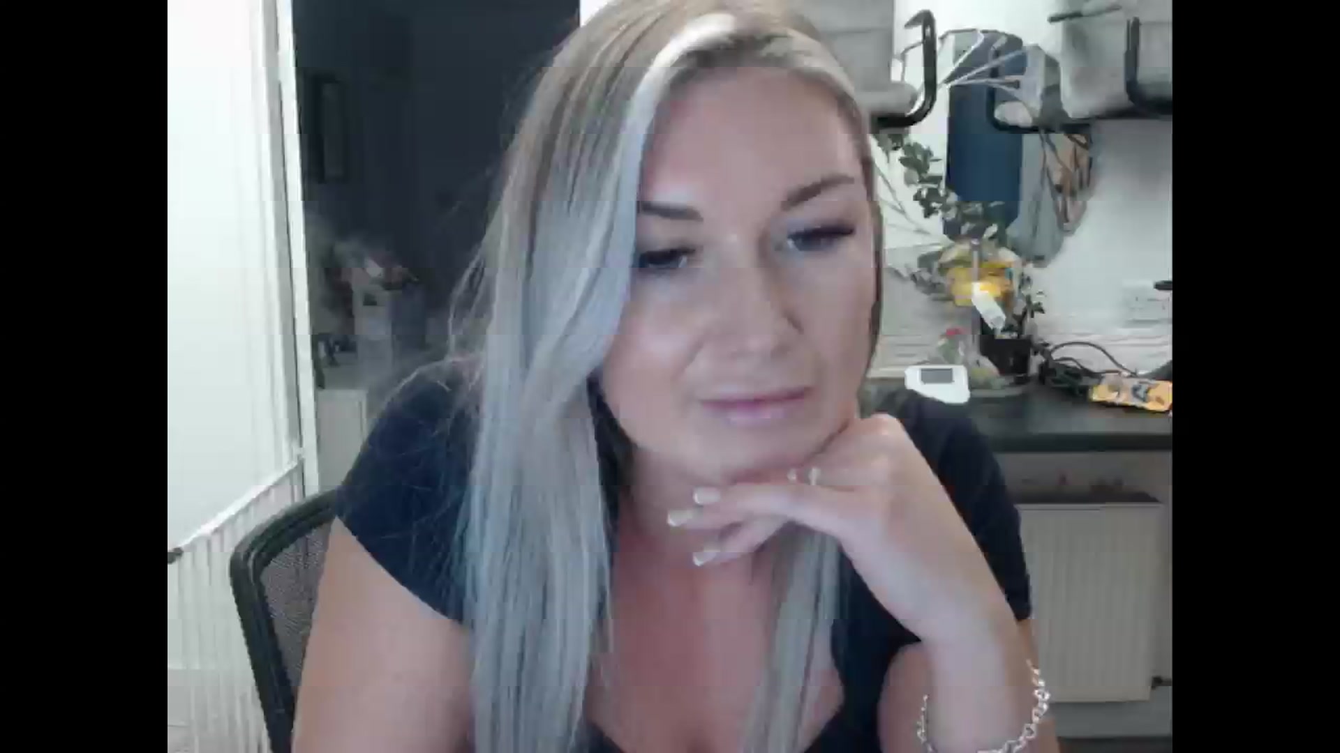 Gallery image thumbnail from LovelyLucy25's myfreecams stream on, 11/14/2024, 16:27 image 15 of 20
