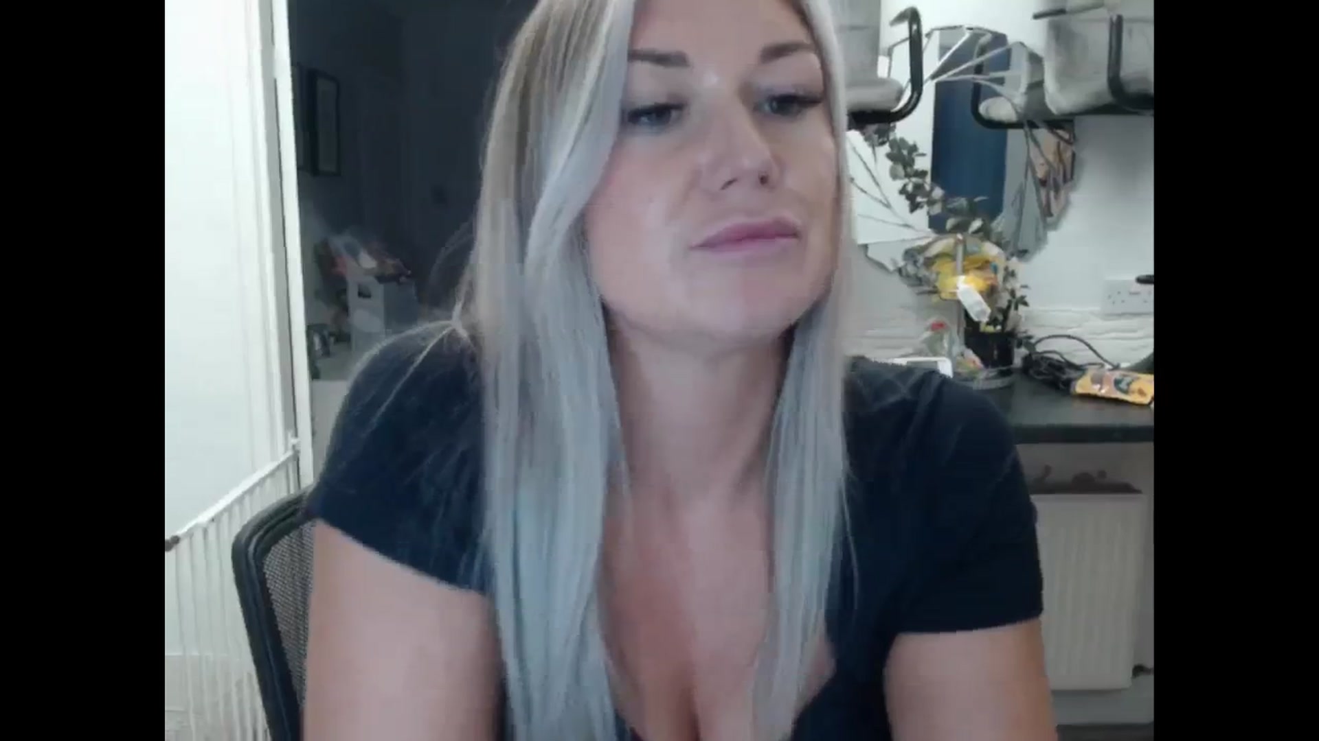 Gallery image thumbnail from LovelyLucy25's myfreecams stream on, 11/14/2024, 16:27 image 14 of 20