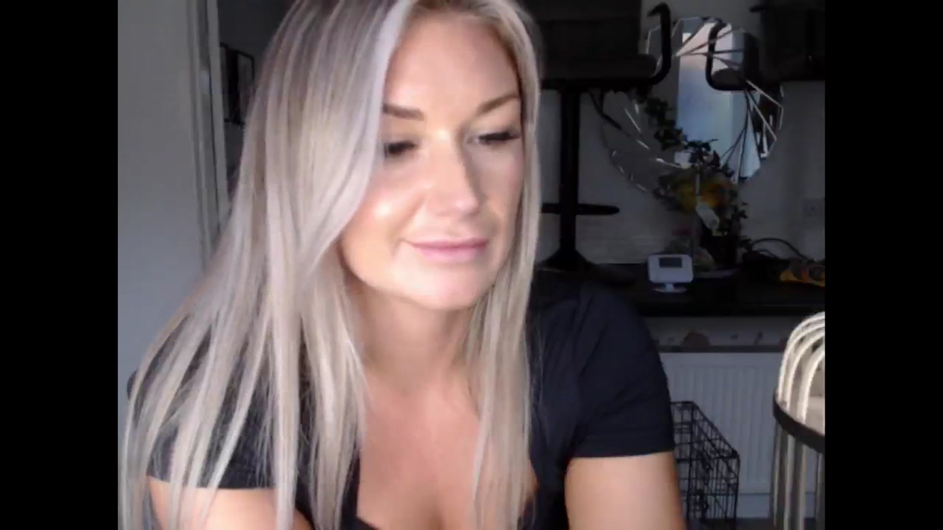 Gallery image thumbnail from LovelyLucy25's myfreecams stream on, 11/14/2024, 16:27 image 6 of 20