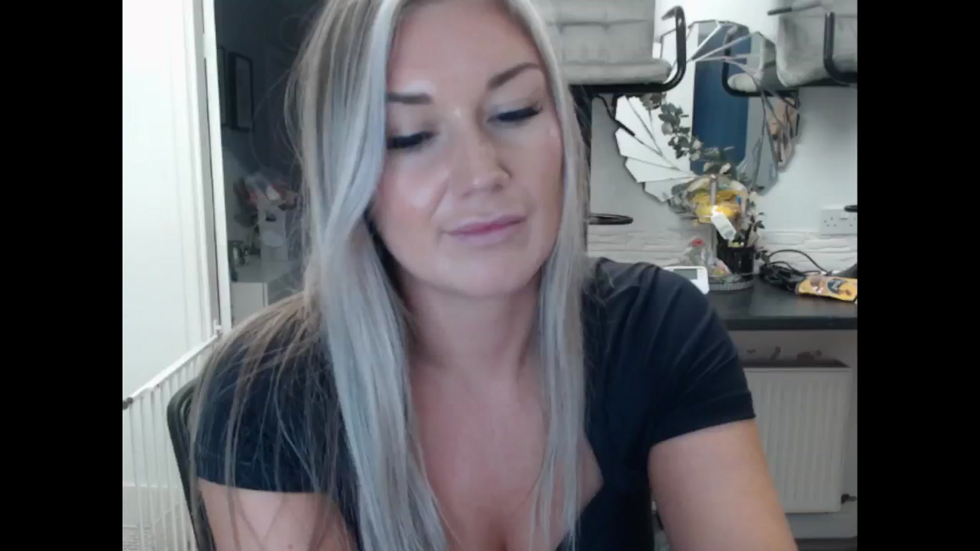 Gallery image thumbnail from LovelyLucy25's myfreecams stream on, 11/14/2024, 16:27 image 12 of 20