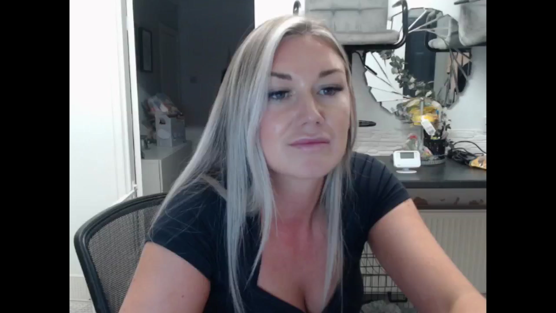 Gallery image thumbnail from LovelyLucy25's myfreecams stream on, 11/14/2024, 17:45 image 11 of 20