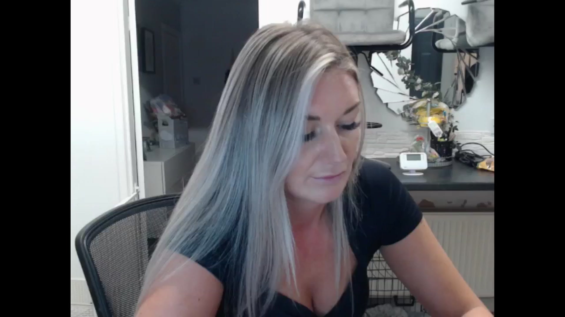 Gallery image thumbnail from LovelyLucy25's myfreecams stream on, 11/14/2024, 17:45 image 18 of 20