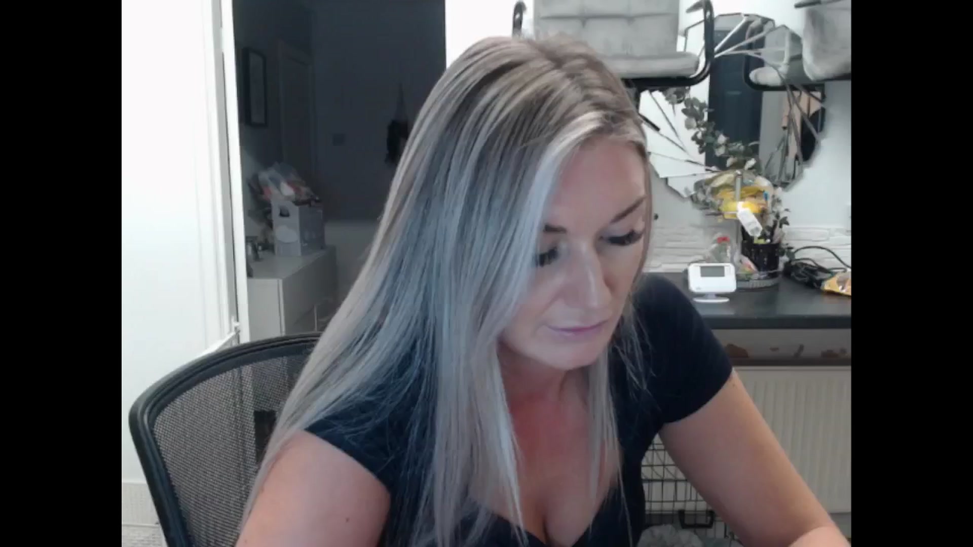 Gallery image thumbnail from LovelyLucy25's myfreecams stream on, 11/14/2024, 17:45 image 16 of 20