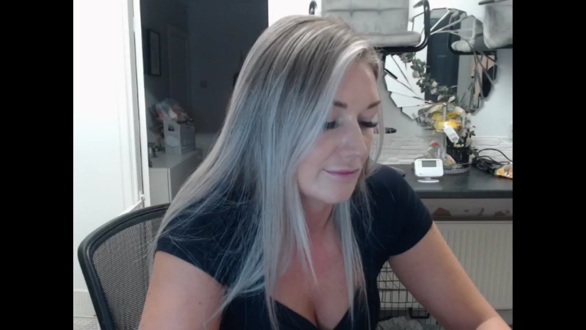 Gallery image thumbnail from LovelyLucy25's myfreecams stream on, 11/14/2024, 17:45 image 14 of 20