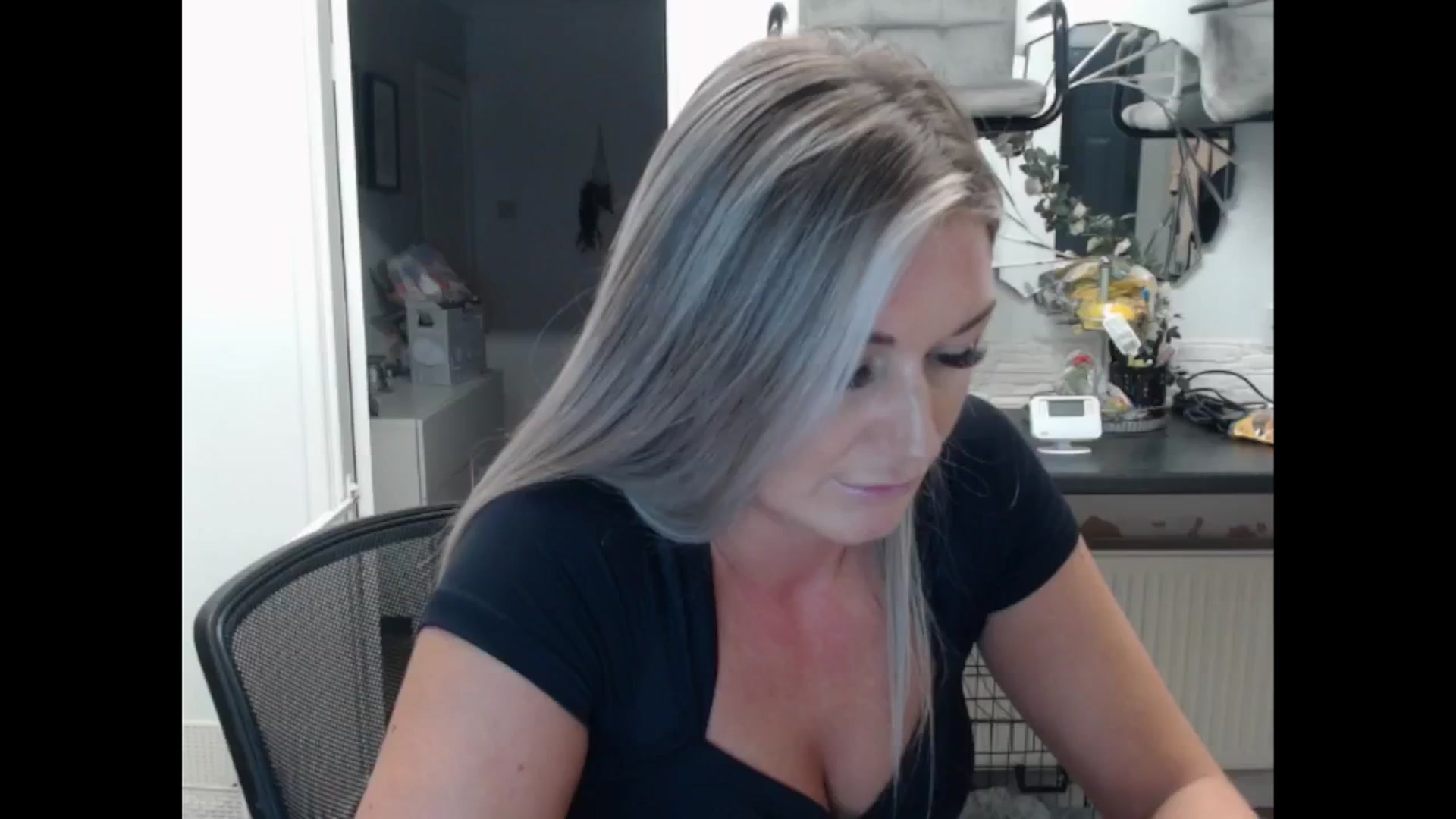 Gallery image thumbnail from LovelyLucy25's myfreecams stream on, 11/14/2024, 17:45 image 7 of 20