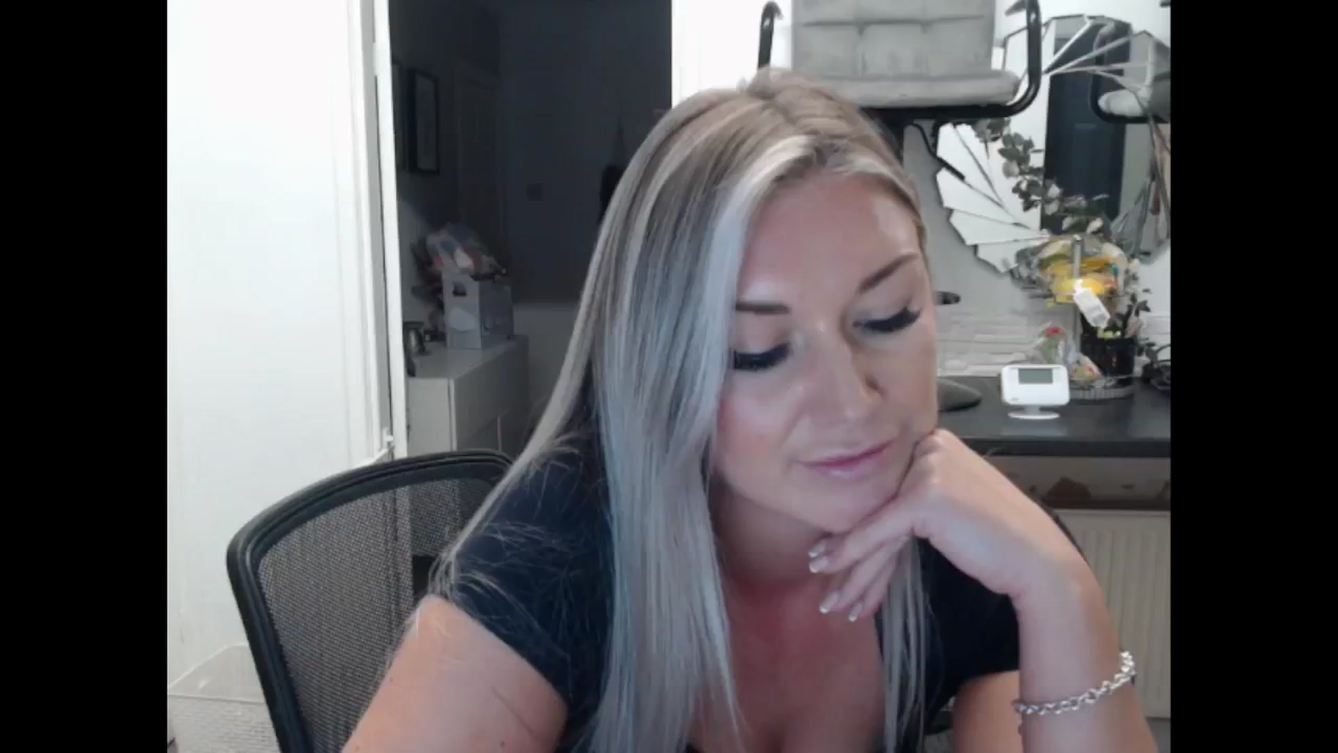 Gallery image thumbnail from LovelyLucy25's myfreecams stream on, 11/14/2024, 17:45 image 1 of 20