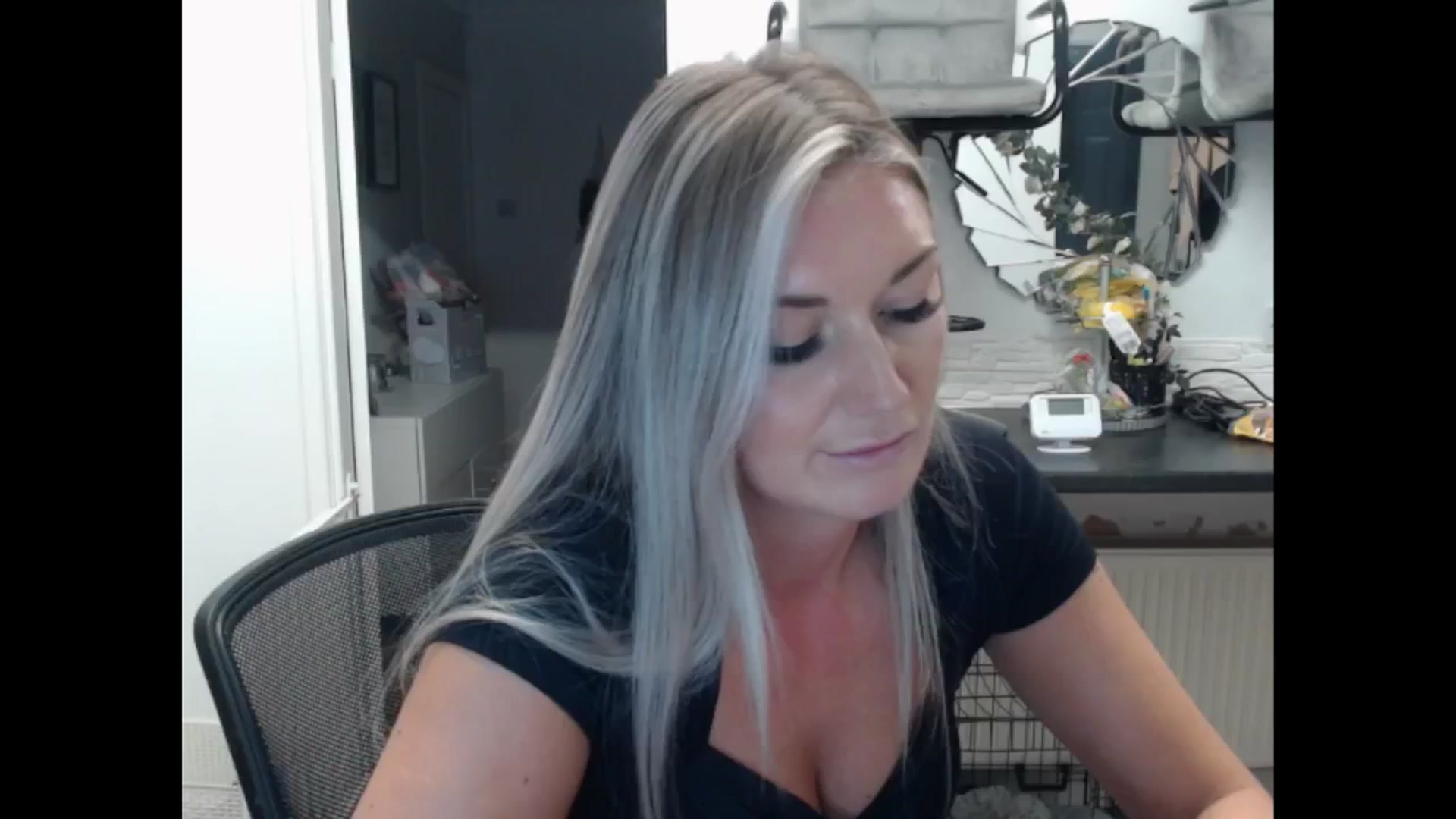 Gallery image thumbnail from LovelyLucy25's myfreecams stream on, 11/14/2024, 17:45 image 12 of 20