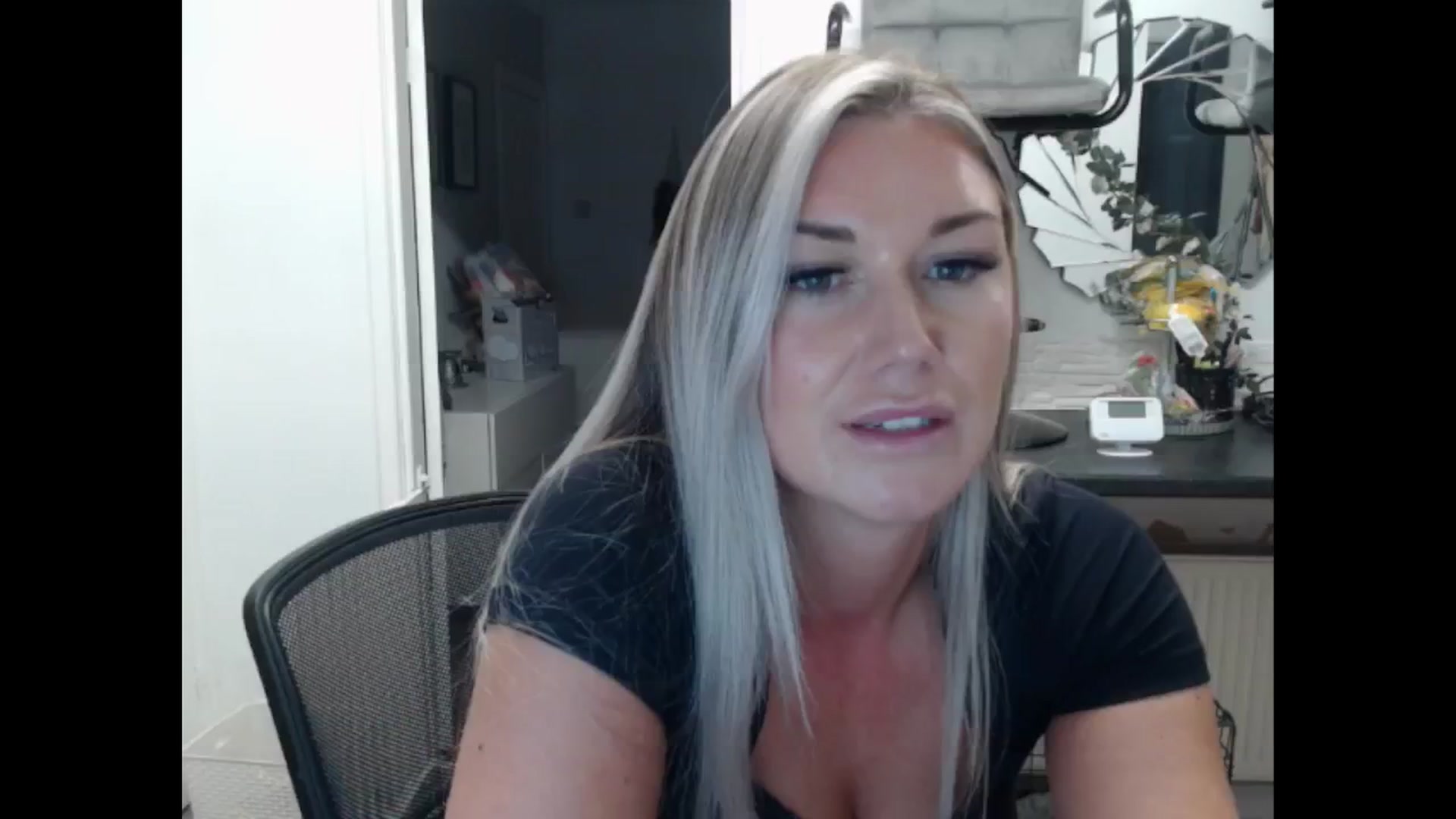 Gallery image thumbnail from LovelyLucy25's myfreecams stream on, 11/14/2024, 17:45 image 2 of 20