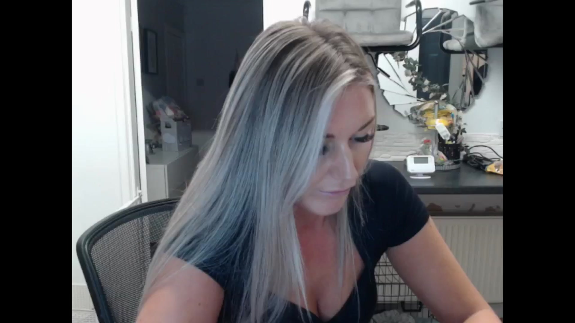 Gallery image thumbnail from LovelyLucy25's myfreecams stream on, 11/14/2024, 17:45 image 17 of 20