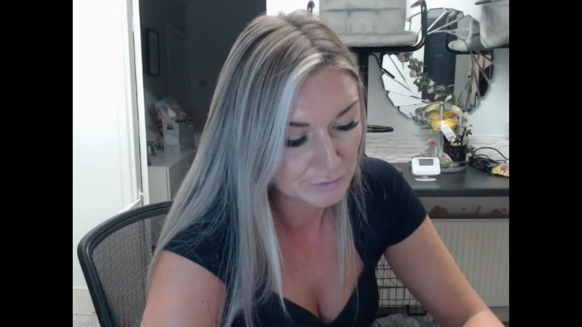 Gallery image thumbnail from LovelyLucy25's myfreecams stream on, 11/14/2024, 17:45 image 15 of 20