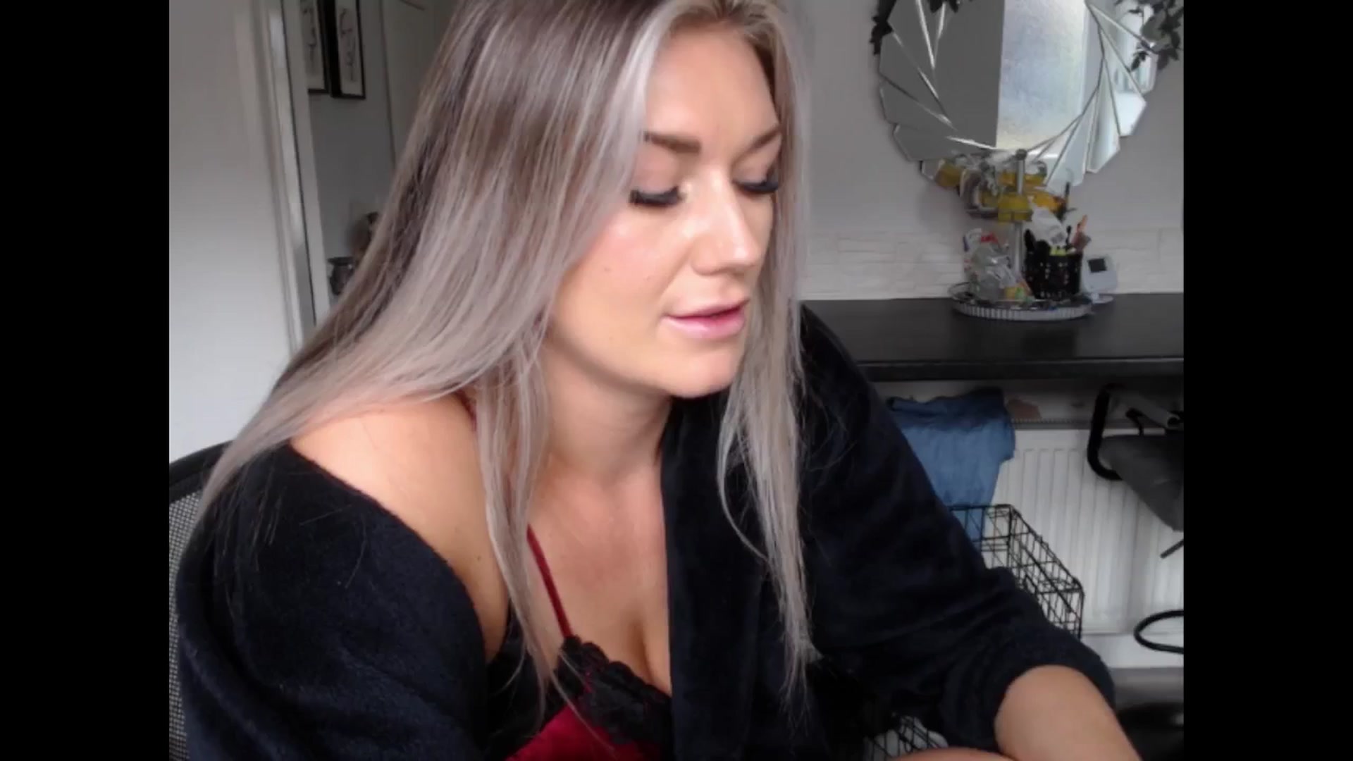 Gallery image thumbnail from LovelyLucy25's myfreecams stream on, 11/16/2024, 12:15 image 19 of 20