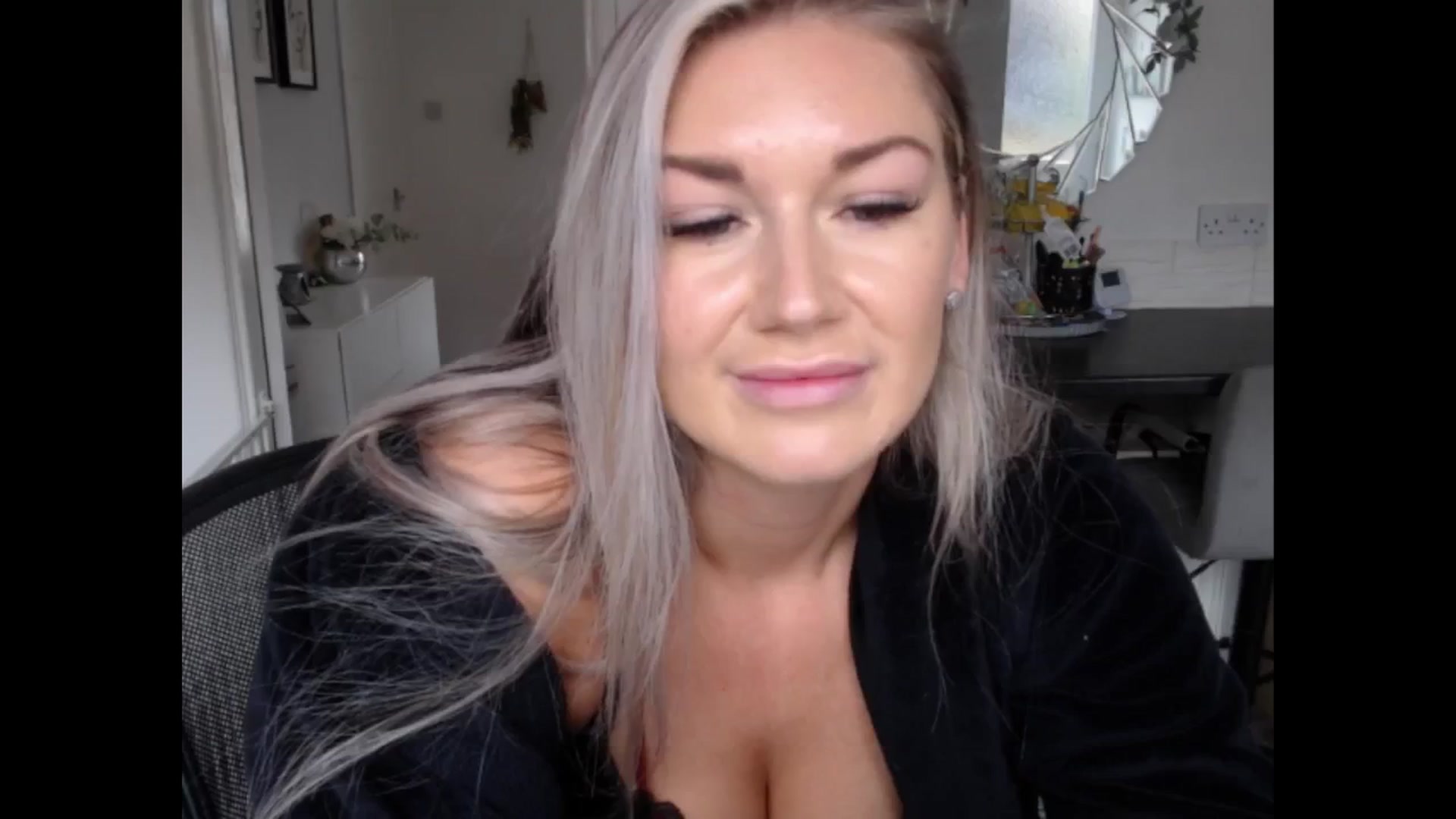 Gallery image thumbnail from LovelyLucy25's myfreecams stream on, 11/16/2024, 12:15 image 1 of 20