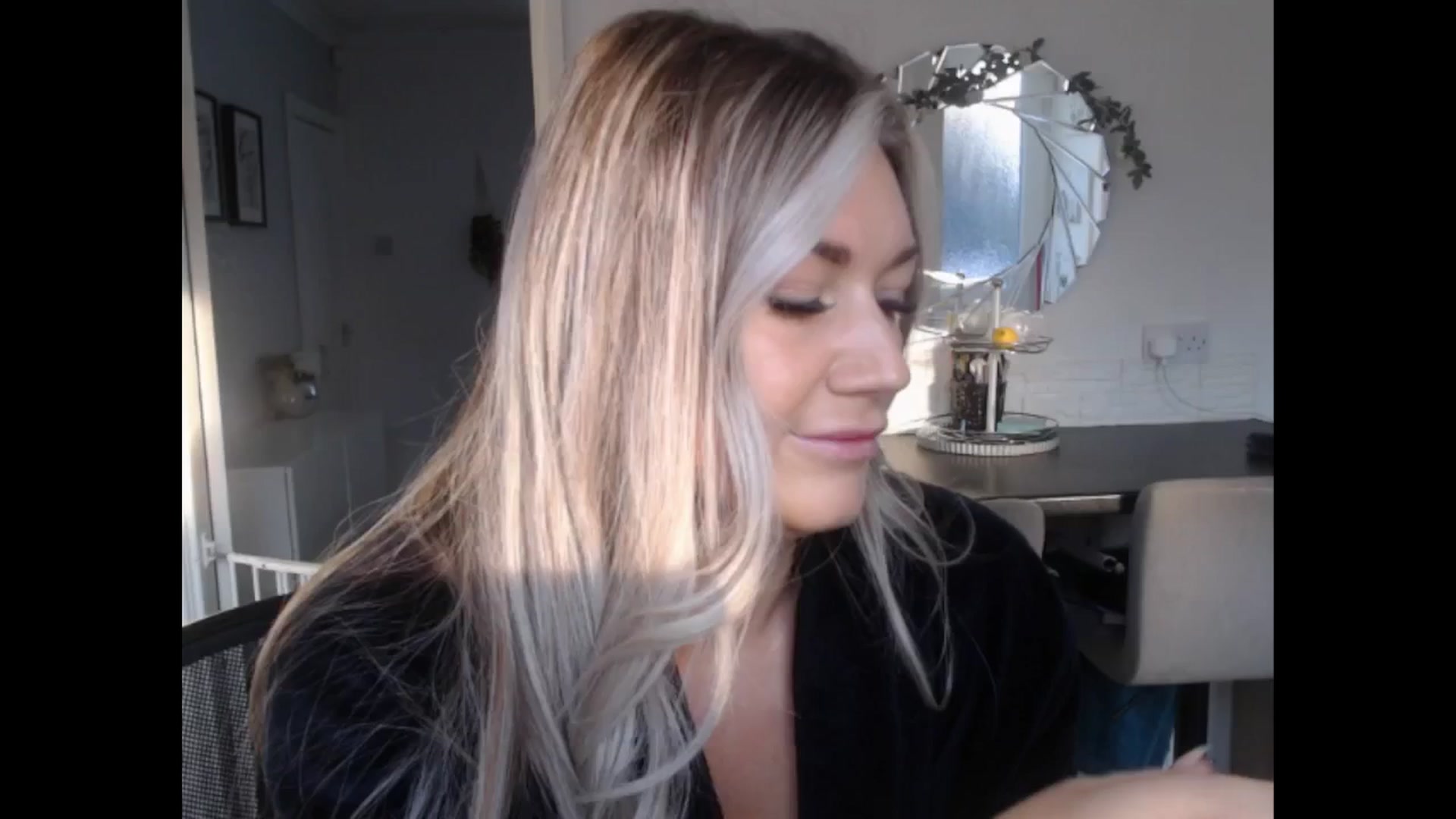 Gallery image thumbnail from LovelyLucy25's myfreecams stream on, 11/21/2024, 10:08 image 4 of 20