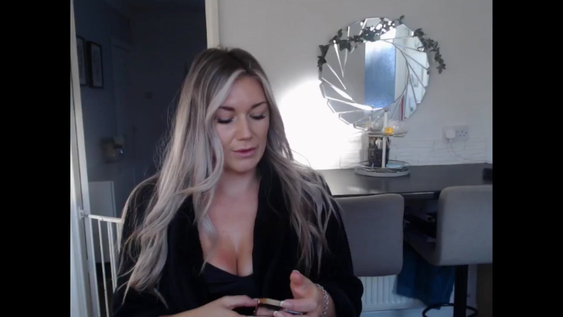 Gallery image thumbnail from LovelyLucy25's myfreecams stream on, 11/21/2024, 10:08 image 6 of 20