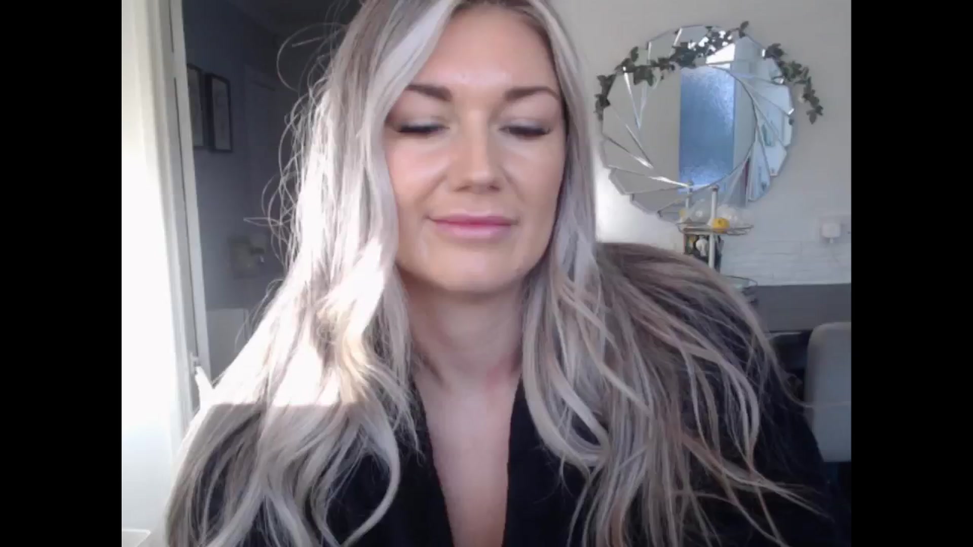 Gallery image thumbnail from LovelyLucy25's myfreecams stream on, 11/21/2024, 10:08 image 14 of 20