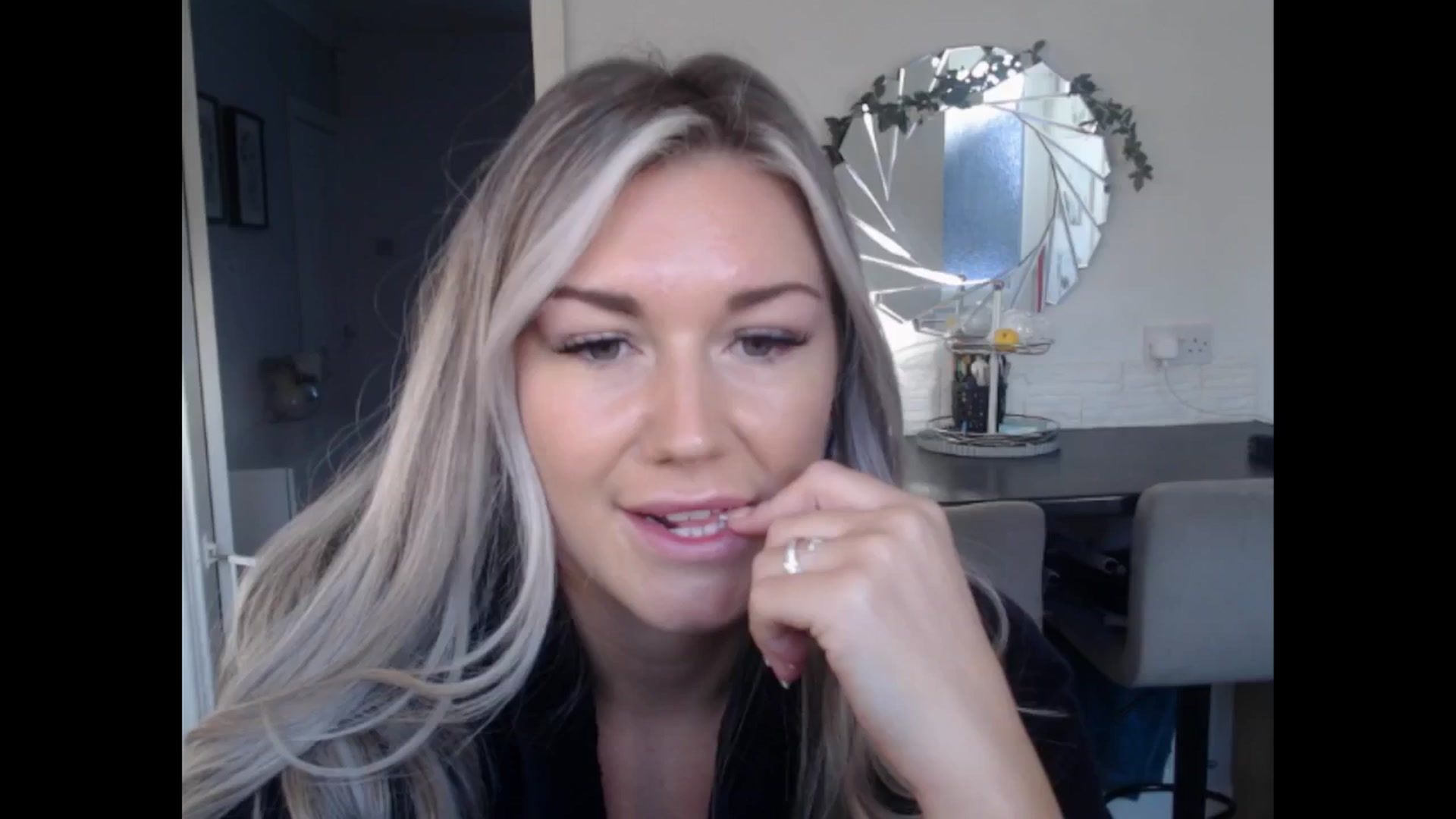 Gallery image thumbnail from LovelyLucy25's myfreecams stream on, 11/21/2024, 10:08 image 7 of 20