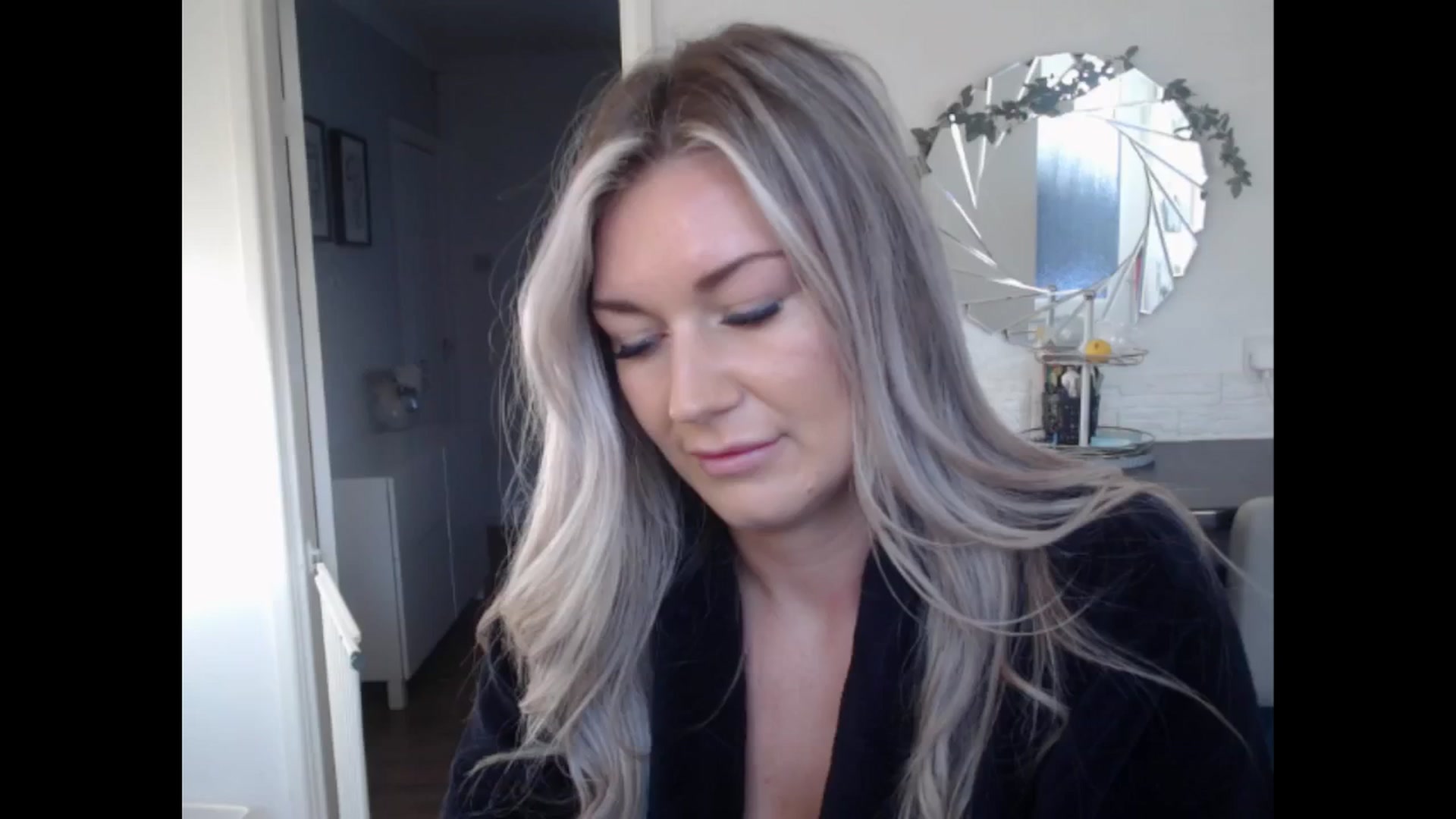Gallery image thumbnail from LovelyLucy25's myfreecams stream on, 11/21/2024, 10:08 image 17 of 20
