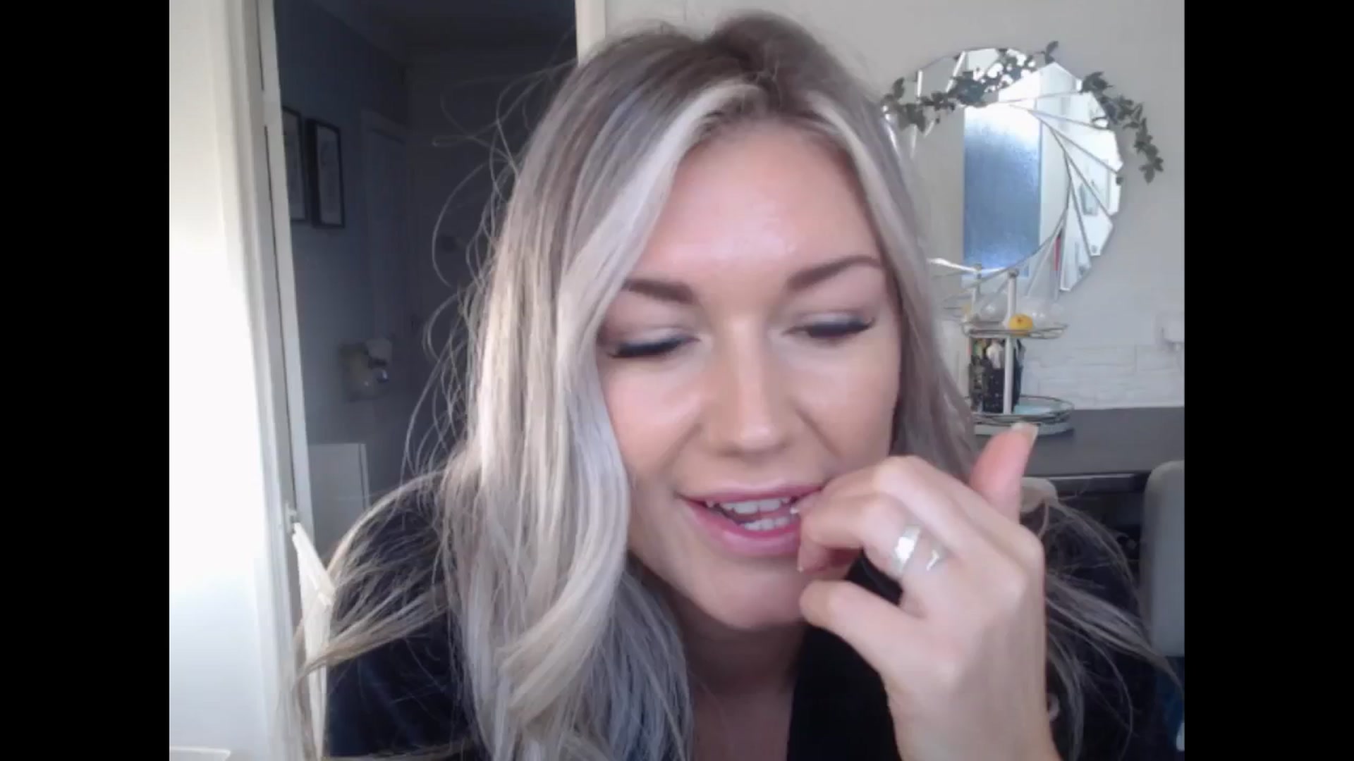 Gallery image thumbnail from LovelyLucy25's myfreecams stream on, 11/21/2024, 10:08 image 16 of 20