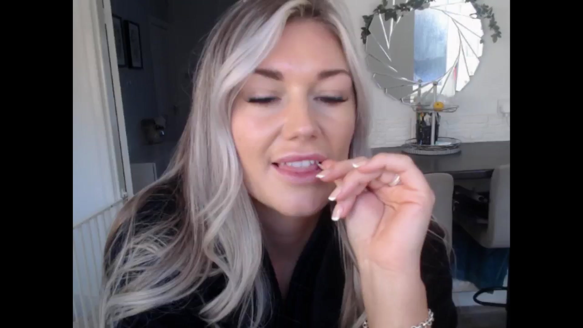 Gallery image thumbnail from LovelyLucy25's myfreecams stream on, 11/21/2024, 11:58 image 7 of 20