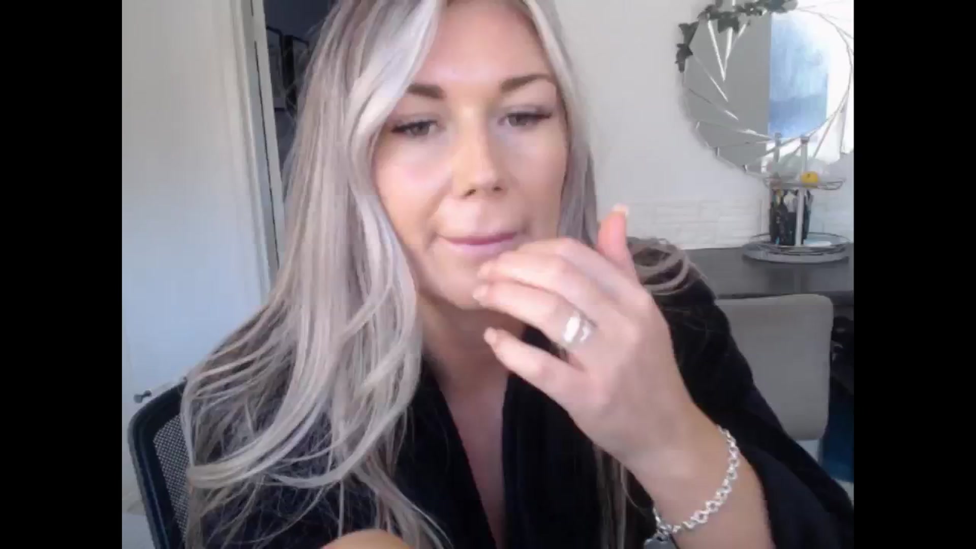Gallery image thumbnail from LovelyLucy25's myfreecams stream on, 11/21/2024, 11:58 image 9 of 20