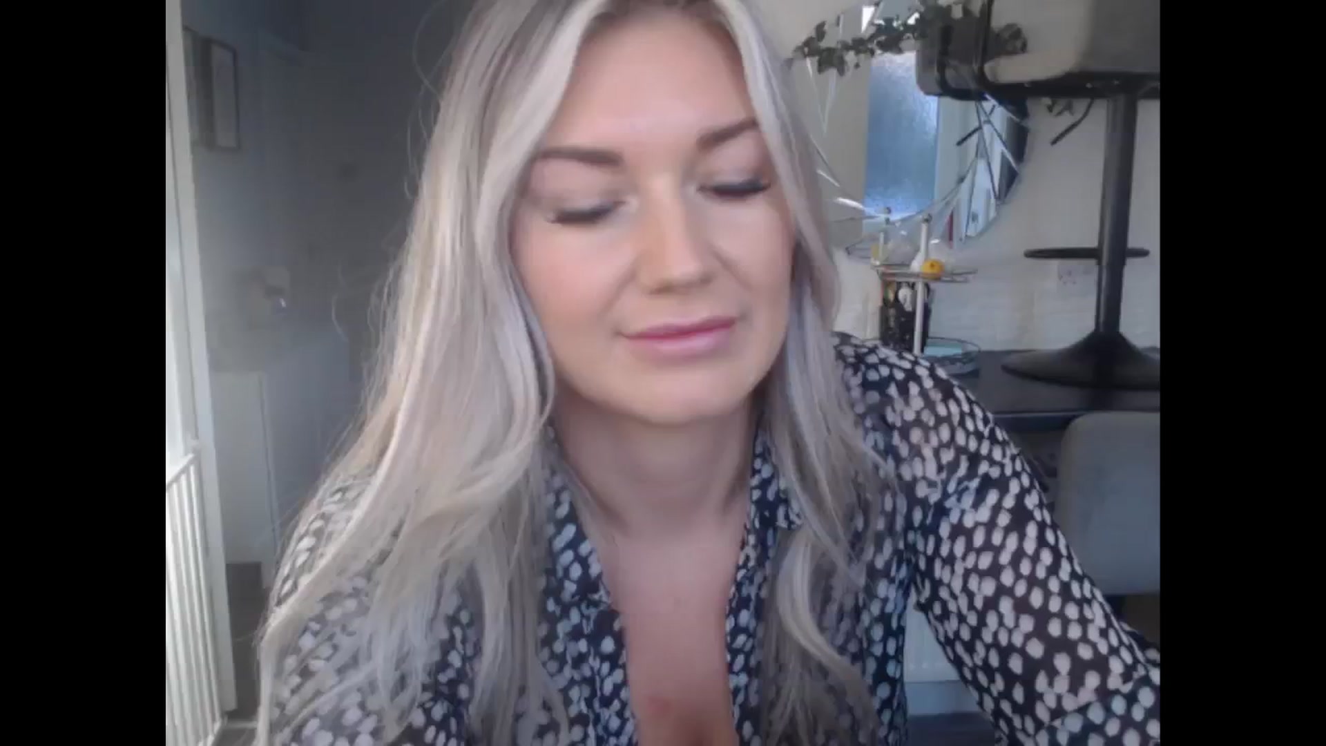 Gallery image thumbnail from LovelyLucy25's myfreecams stream on, 11/22/2024, 10:33 image 6 of 20