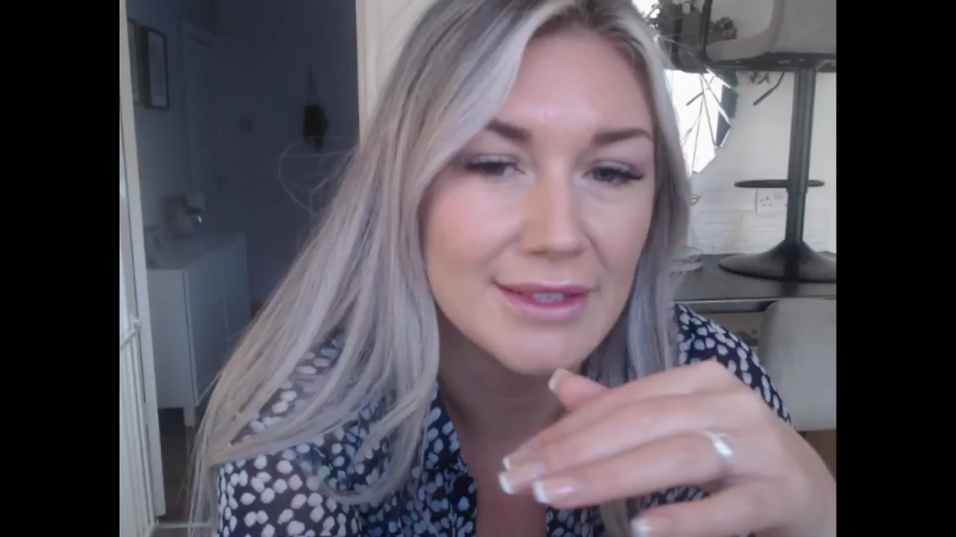 Gallery image thumbnail from LovelyLucy25's myfreecams stream on, 11/22/2024, 10:33 image 11 of 20