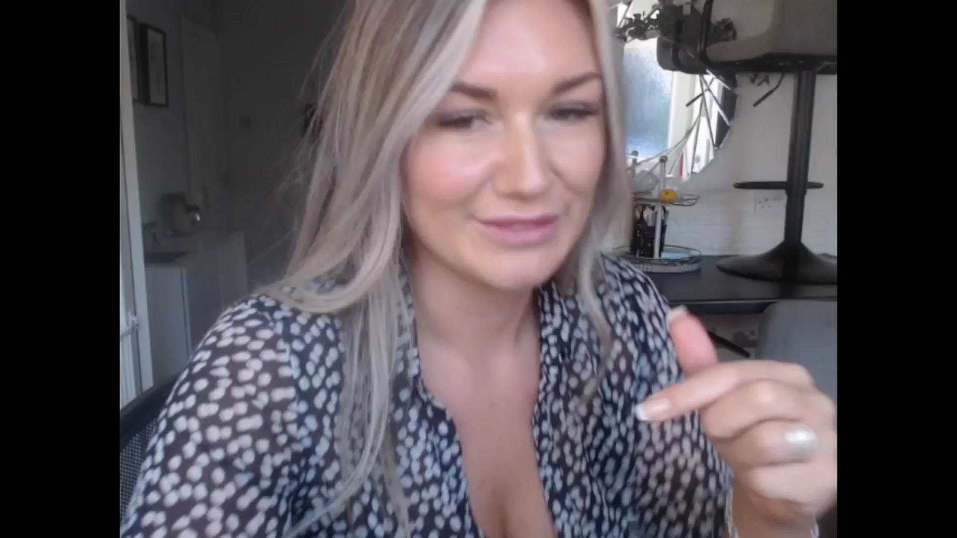Gallery image thumbnail from LovelyLucy25's myfreecams stream on, 11/22/2024, 12:03 image 16 of 20