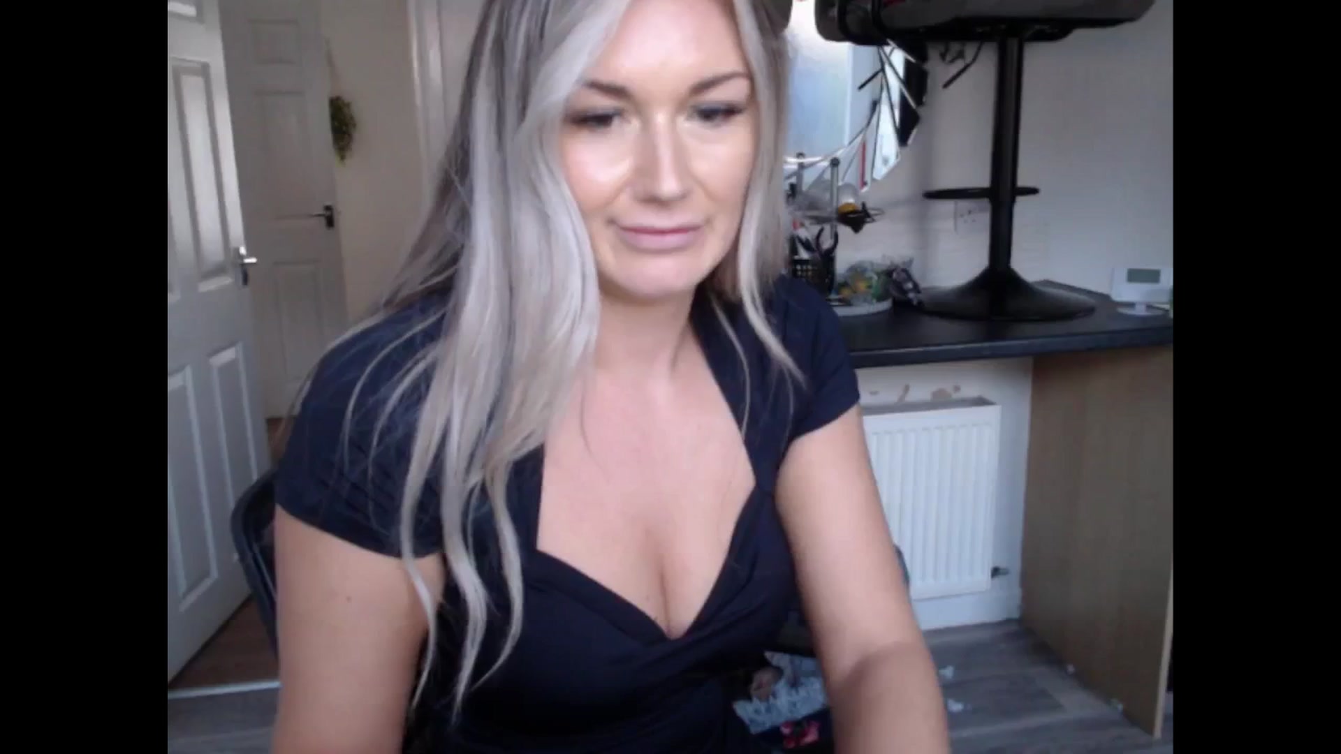 Gallery image thumbnail from LovelyLucy25's myfreecams stream on, 11/28/2024, 15:45 image 15 of 20