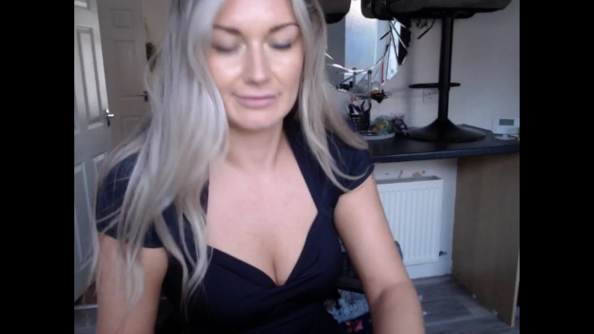 Gallery image thumbnail from LovelyLucy25's myfreecams stream on, 11/28/2024, 15:45 image 18 of 20