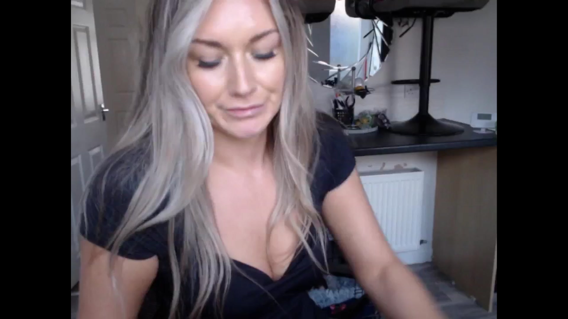 Gallery image thumbnail from LovelyLucy25's myfreecams stream on, 11/28/2024, 15:45 image 13 of 20