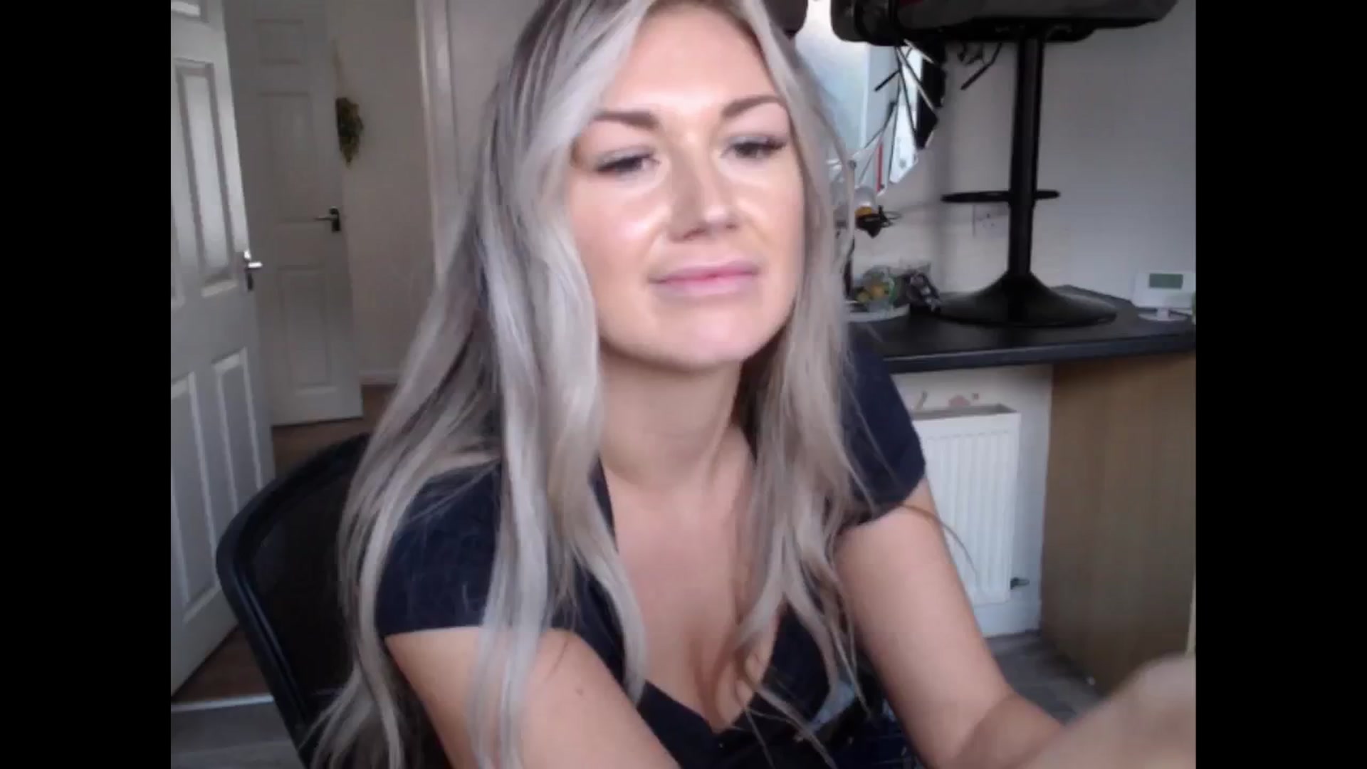 Gallery image thumbnail from LovelyLucy25's myfreecams stream on, 11/28/2024, 15:45 image 5 of 20