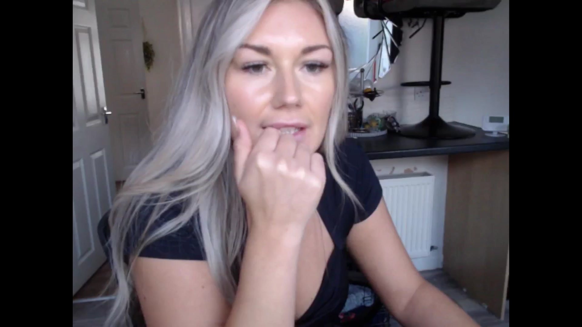 Gallery image thumbnail from LovelyLucy25's myfreecams stream on, 11/28/2024, 15:45 image 14 of 20