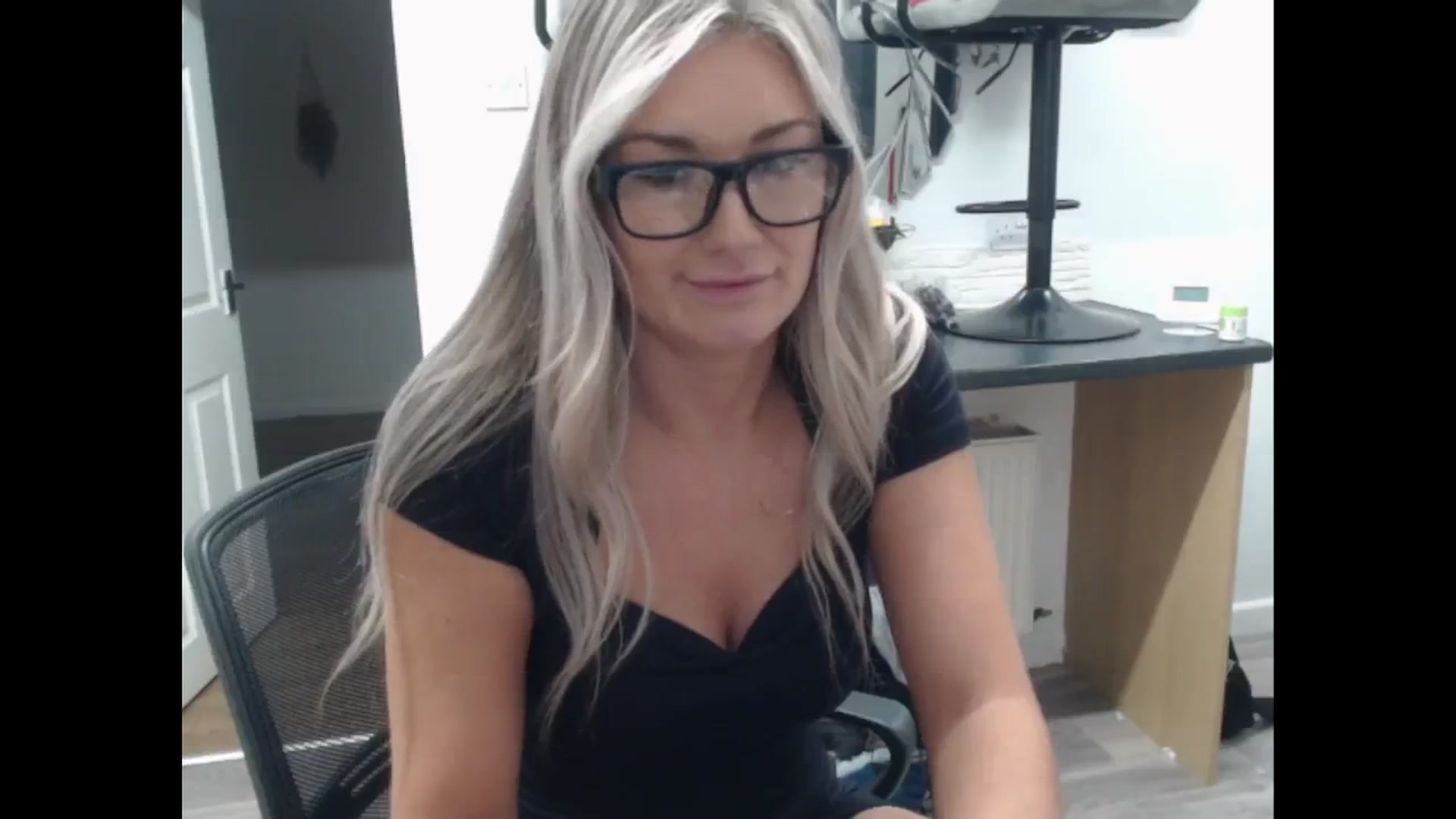 Gallery image thumbnail from LovelyLucy25's myfreecams stream on, 11/28/2024, 17:10 image 18 of 20