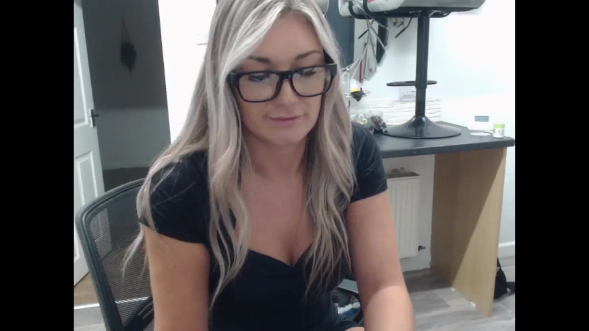 Gallery image thumbnail from LovelyLucy25's myfreecams stream on, 11/28/2024, 17:10 image 14 of 20