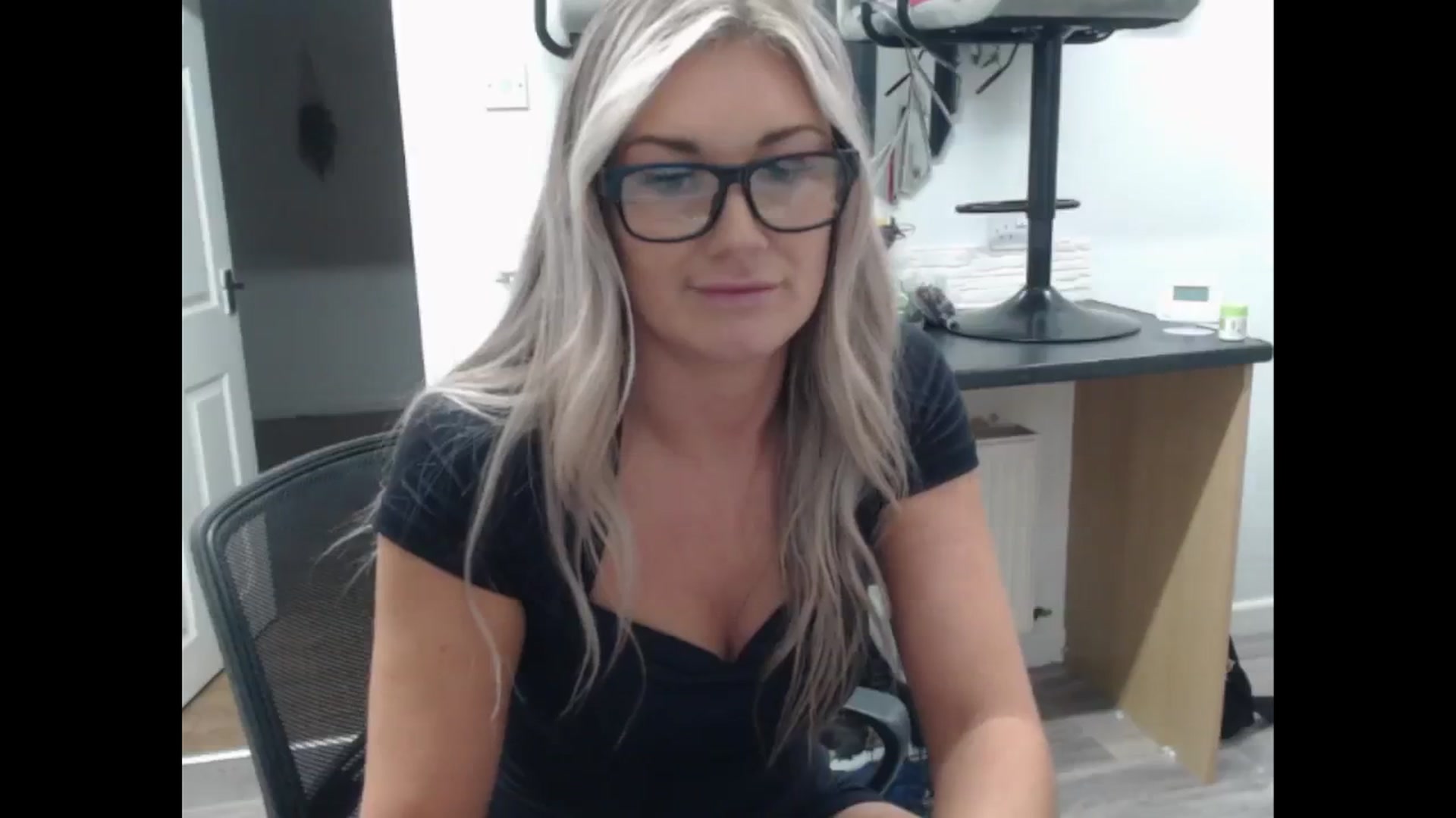 Gallery image thumbnail from LovelyLucy25's myfreecams stream on, 11/28/2024, 17:10 image 17 of 20