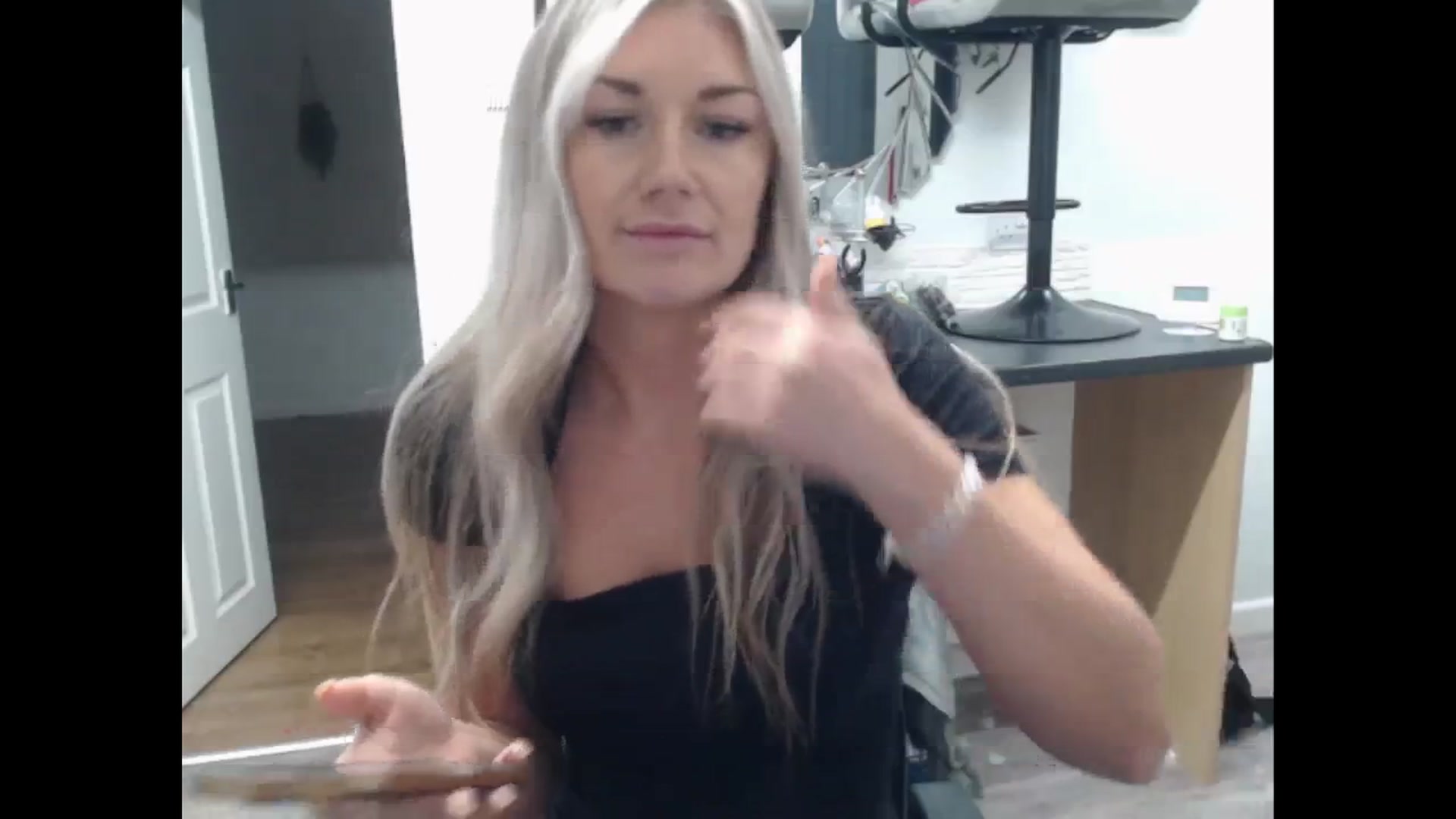 Gallery image thumbnail from LovelyLucy25's myfreecams stream on, 11/28/2024, 17:10 image 6 of 20