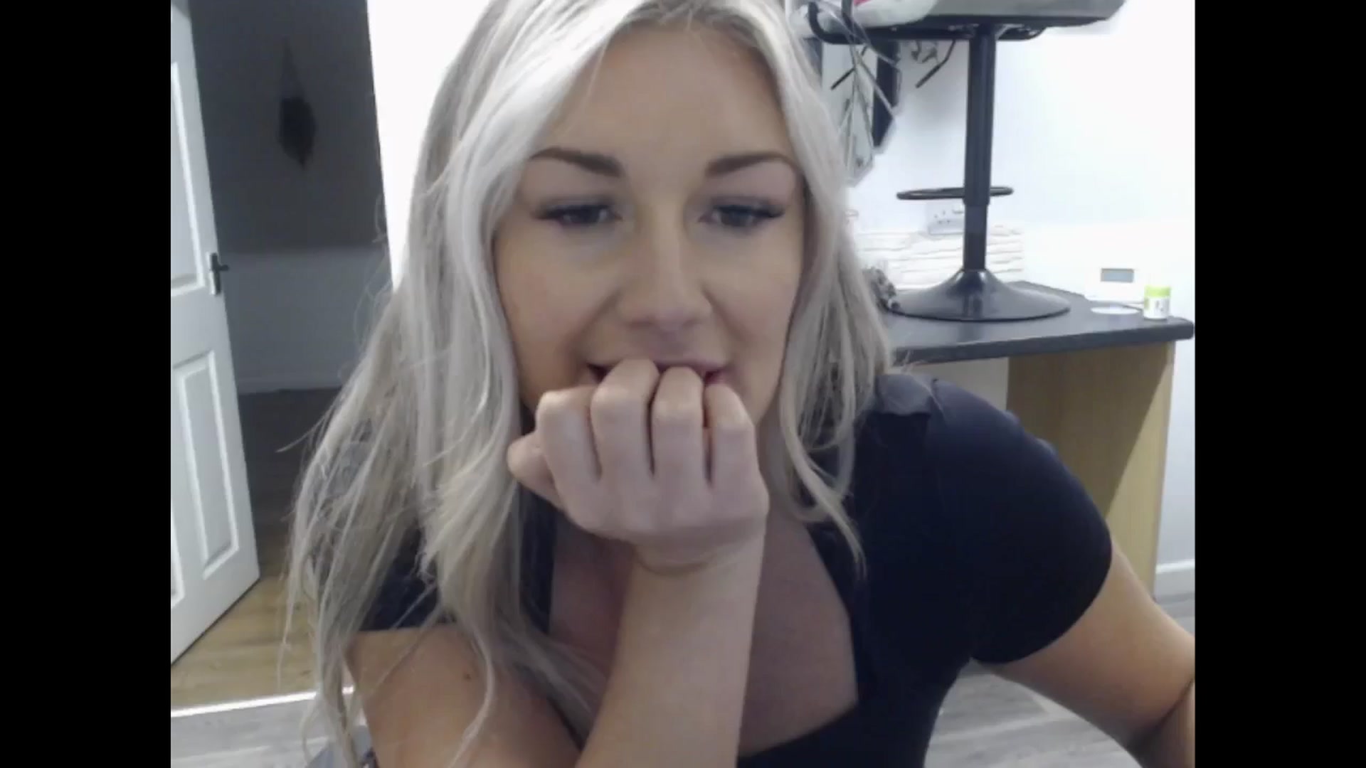 Gallery image thumbnail from LovelyLucy25's myfreecams stream on, 11/28/2024, 17:10 image 2 of 20