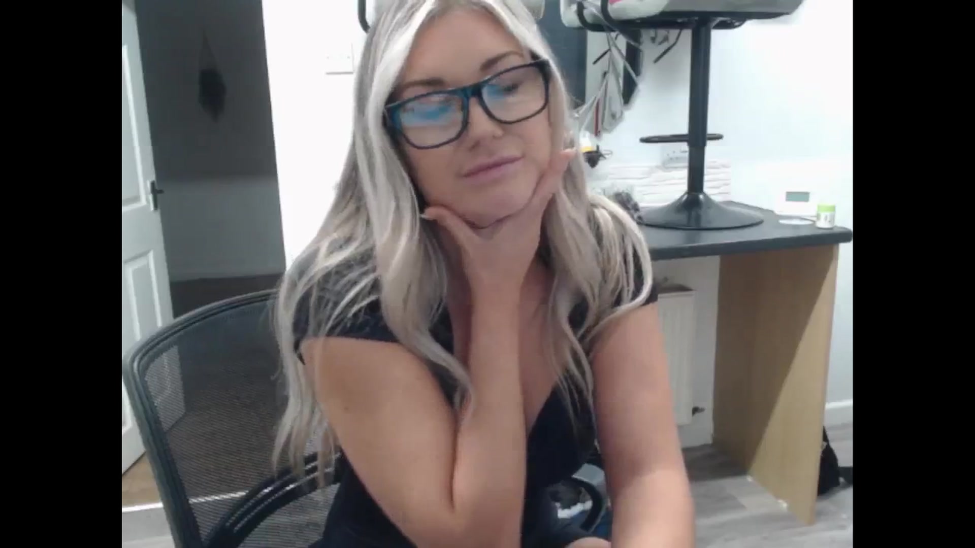 Gallery image thumbnail from LovelyLucy25's myfreecams stream on, 11/28/2024, 17:10 image 19 of 20