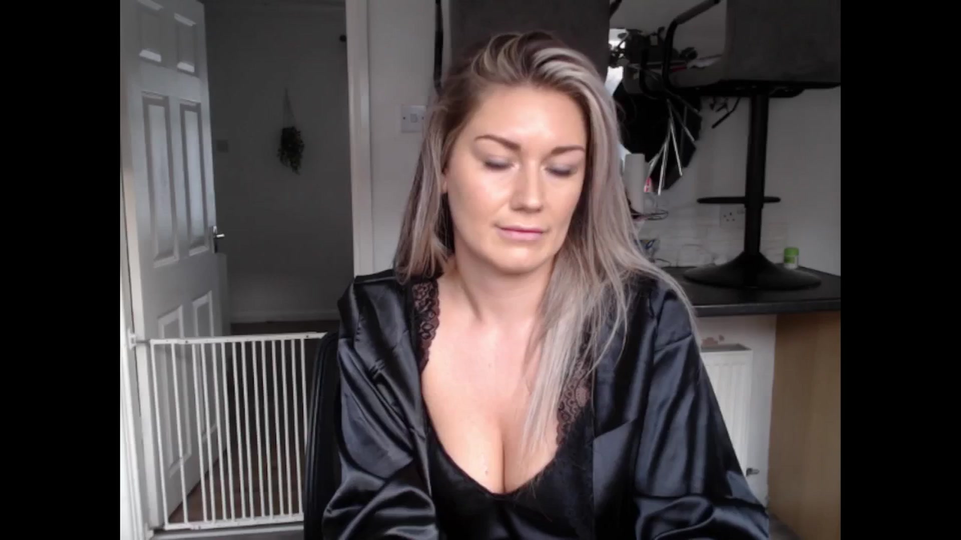 Gallery image thumbnail from LovelyLucy25's myfreecams stream on, 11/29/2024, 10:05 image 12 of 20