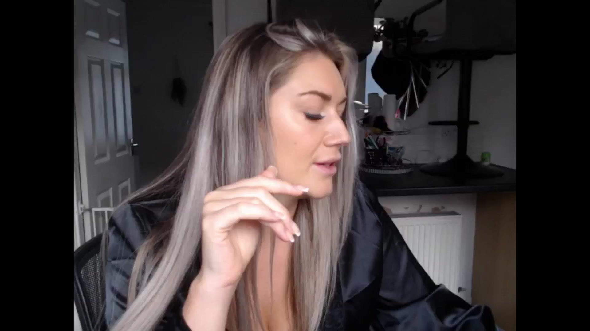 Gallery image thumbnail from LovelyLucy25's myfreecams stream on, 11/29/2024, 10:05 image 17 of 20