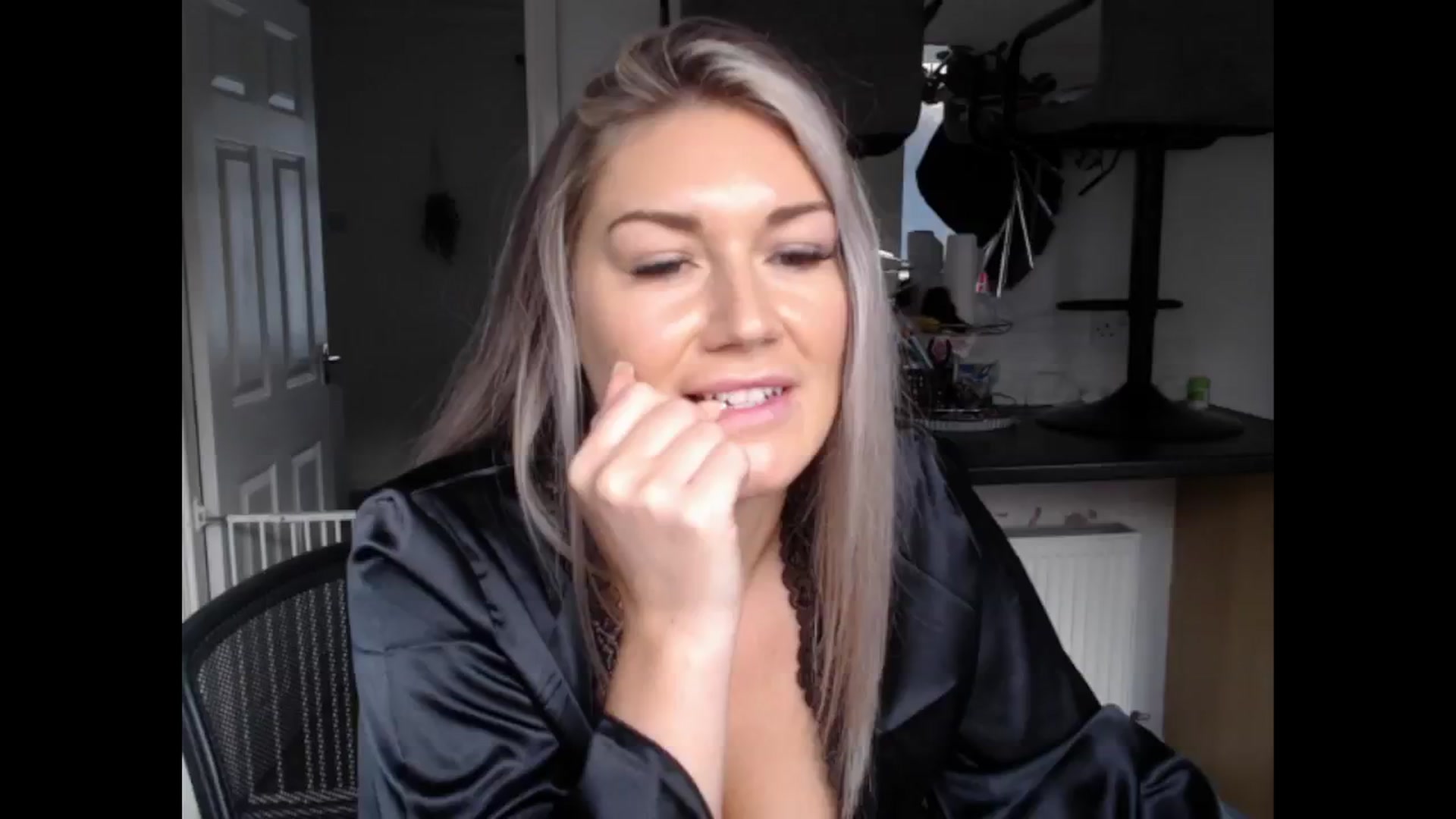 Gallery image thumbnail from LovelyLucy25's myfreecams stream on, 11/29/2024, 10:05 image 19 of 20