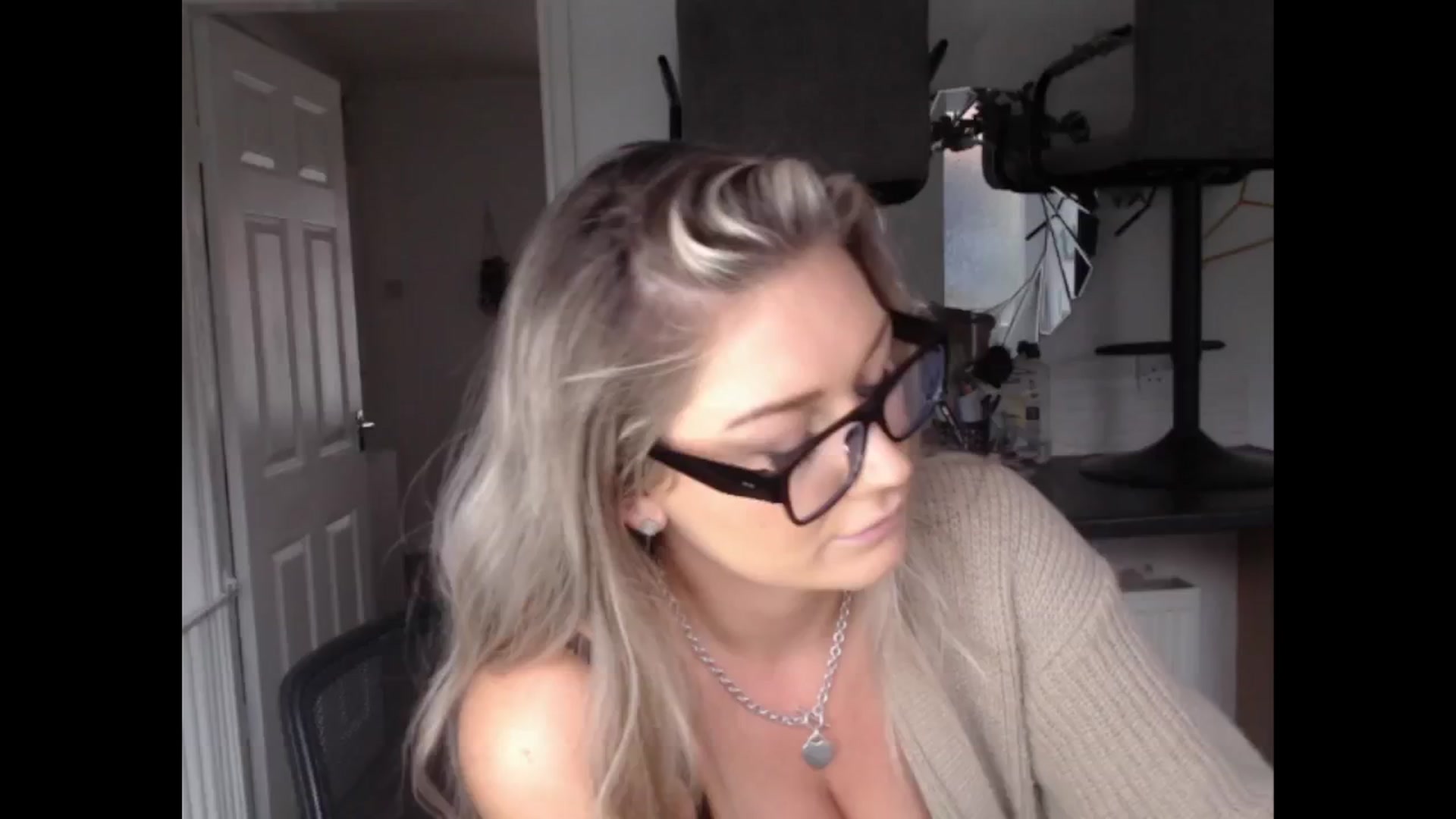 Gallery image thumbnail from LovelyLucy25's myfreecams stream on, 12/05/2024, 09:34 image 20 of 20