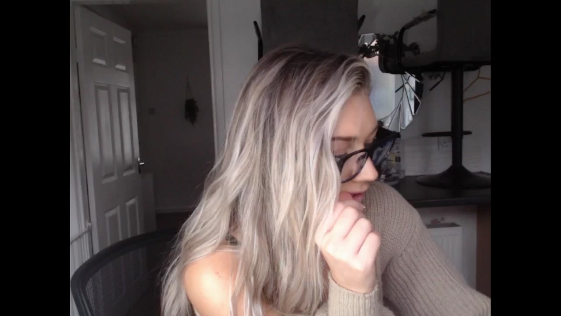 Gallery image thumbnail from LovelyLucy25's myfreecams stream on, 12/05/2024, 09:34 image 12 of 20