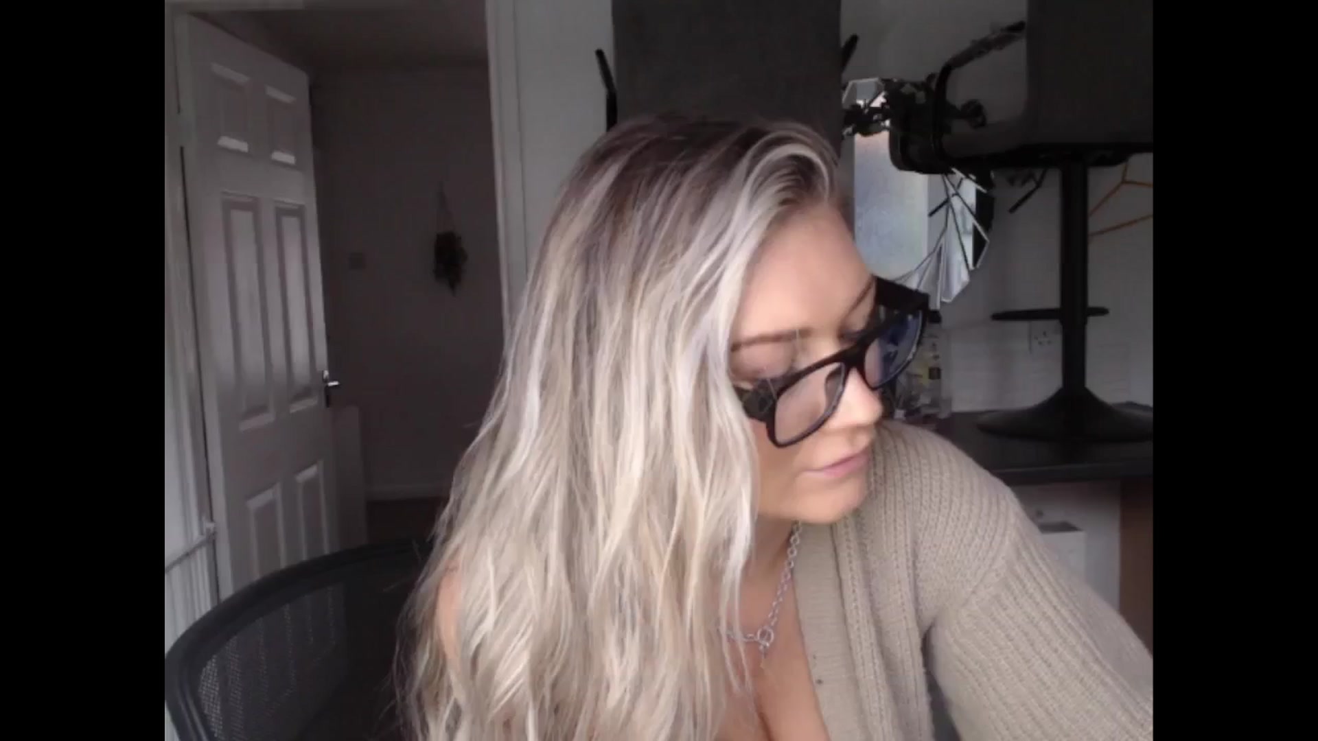 Gallery image thumbnail from LovelyLucy25's myfreecams stream on, 12/05/2024, 09:34 image 11 of 20
