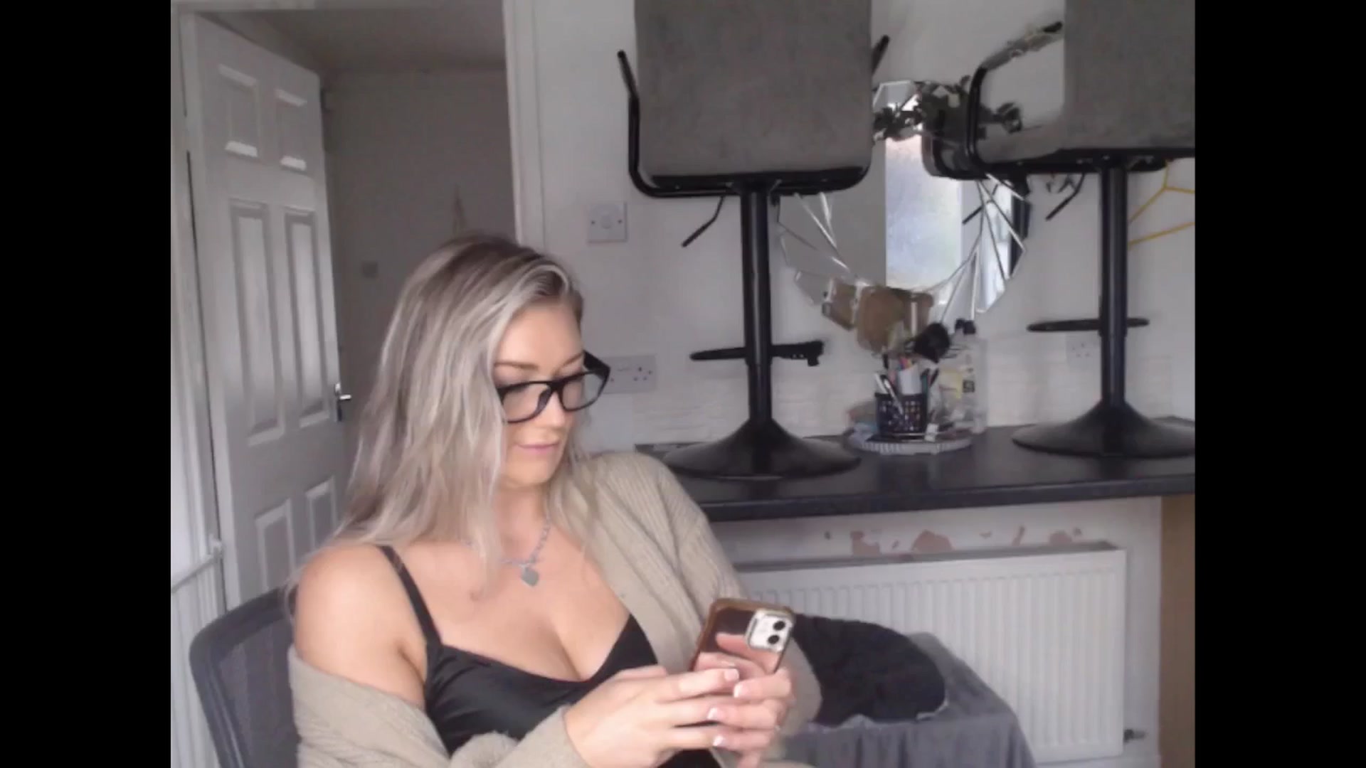 Gallery image thumbnail from LovelyLucy25's myfreecams stream on, 12/05/2024, 09:34 image 6 of 20
