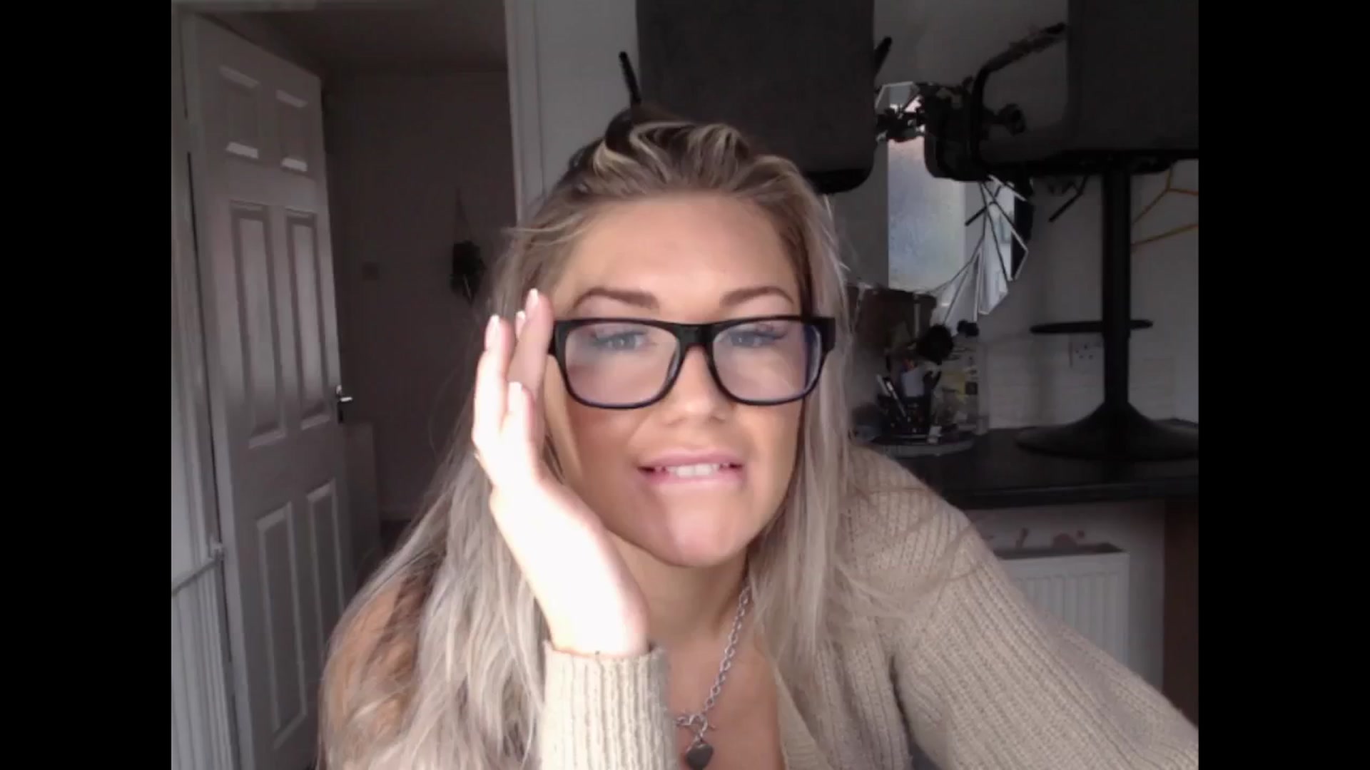 Gallery image thumbnail from LovelyLucy25's myfreecams stream on, 12/05/2024, 09:34 image 18 of 20