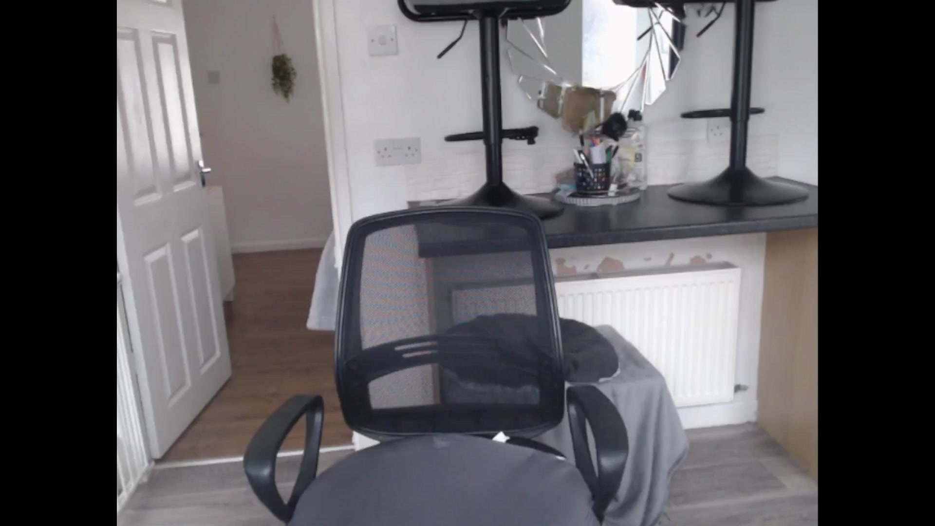 Gallery image thumbnail from LovelyLucy25's myfreecams stream on, 12/05/2024, 11:29 image 2 of 20