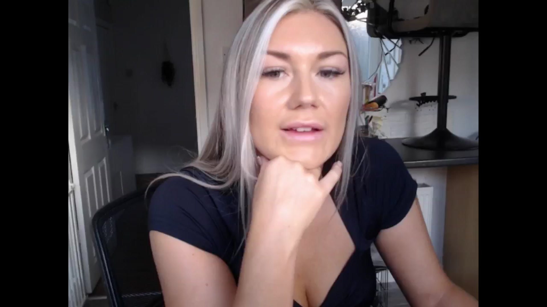 Gallery image thumbnail from LovelyLucy25's myfreecams stream on, 12/06/2024, 10:14 image 12 of 20