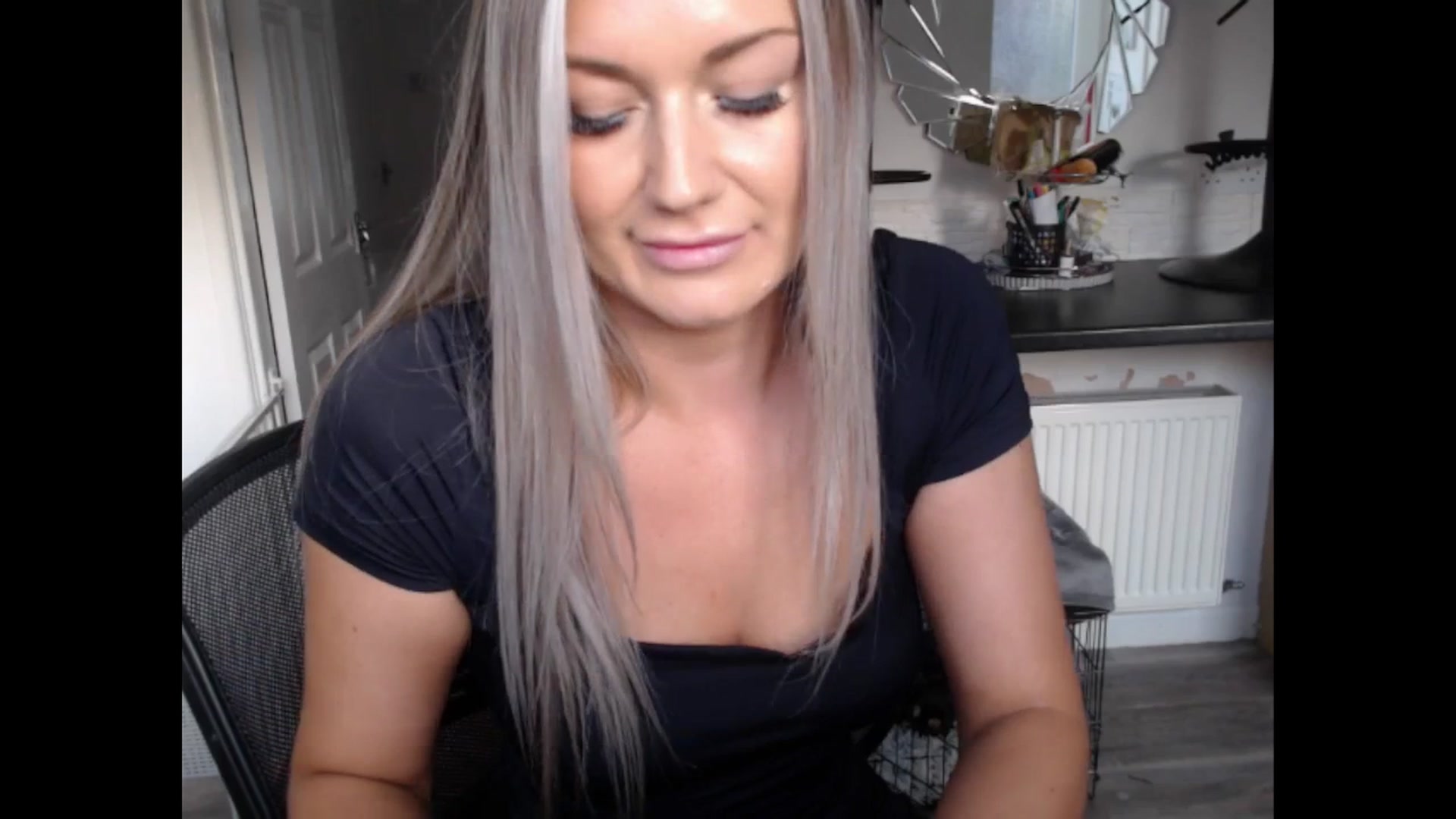 Gallery image thumbnail from LovelyLucy25's myfreecams stream on, 12/06/2024, 10:14 image 19 of 20