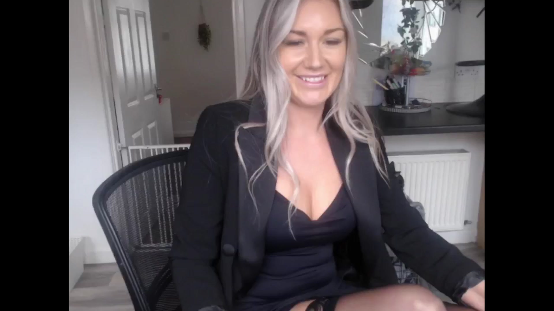 Gallery image thumbnail from LovelyLucy25's myfreecams stream on, 12/20/2024, 11:53 image 18 of 20